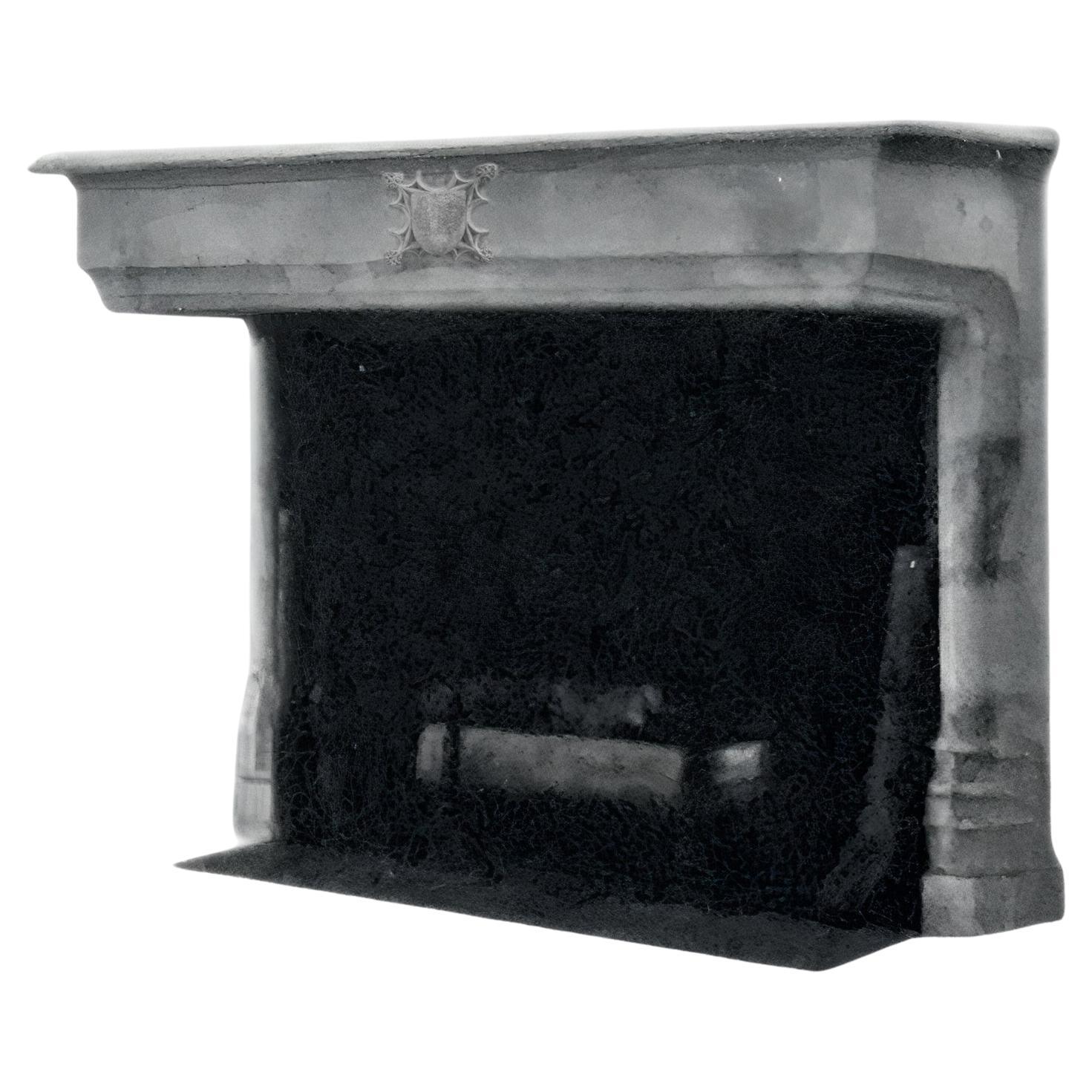 Important stone mantel from the 17th century