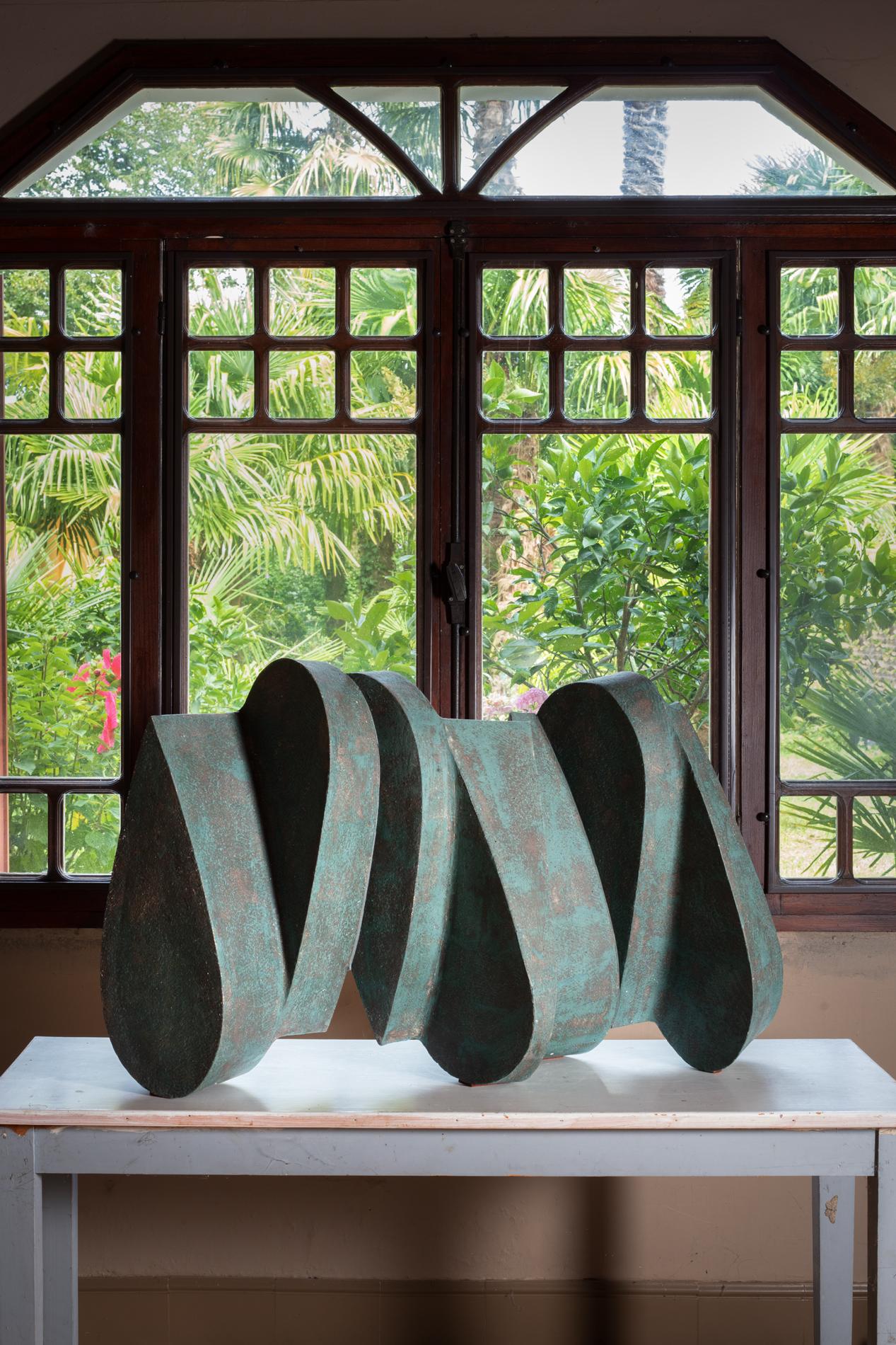 Francese Importante scultura in gres di Maarten Stuer, intitolata 