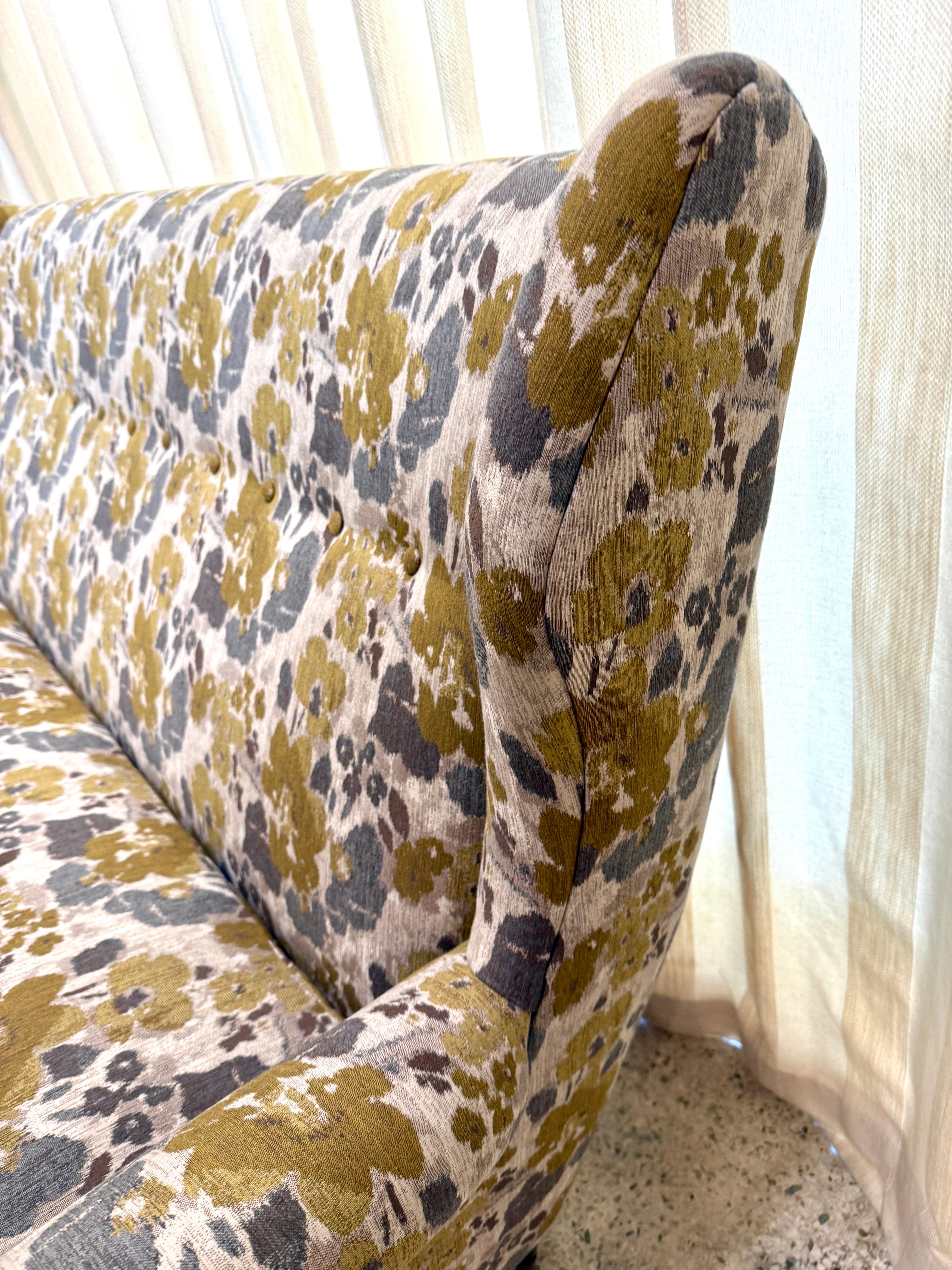 Wichtiges und stilvolles italienisches Vintage-Ohrensessel/Sofa mit Ohrensessel (Moderne der Mitte des Jahrhunderts) im Angebot