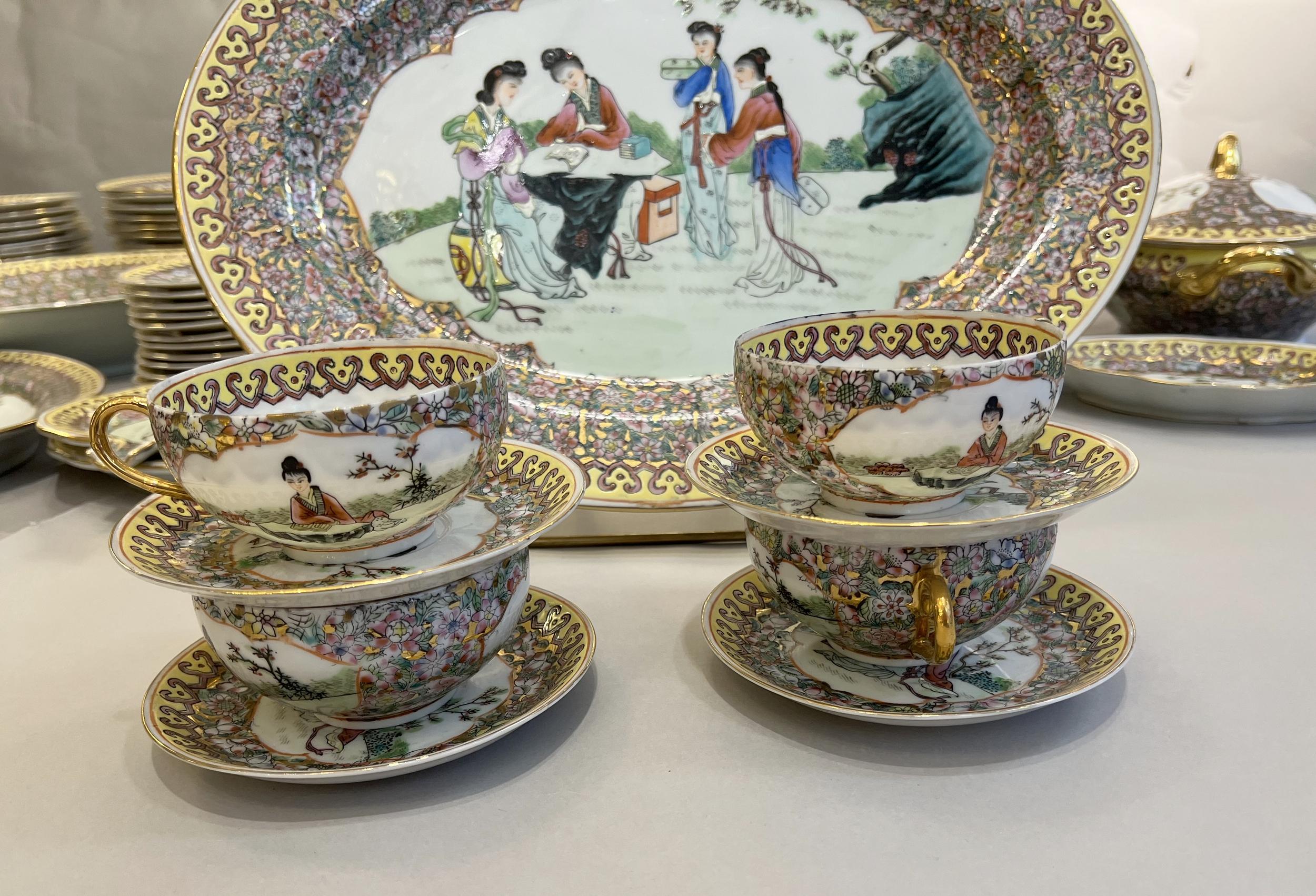 Porcelaine Vaisselle importante Chine, circa 1950 / 1970 en vente