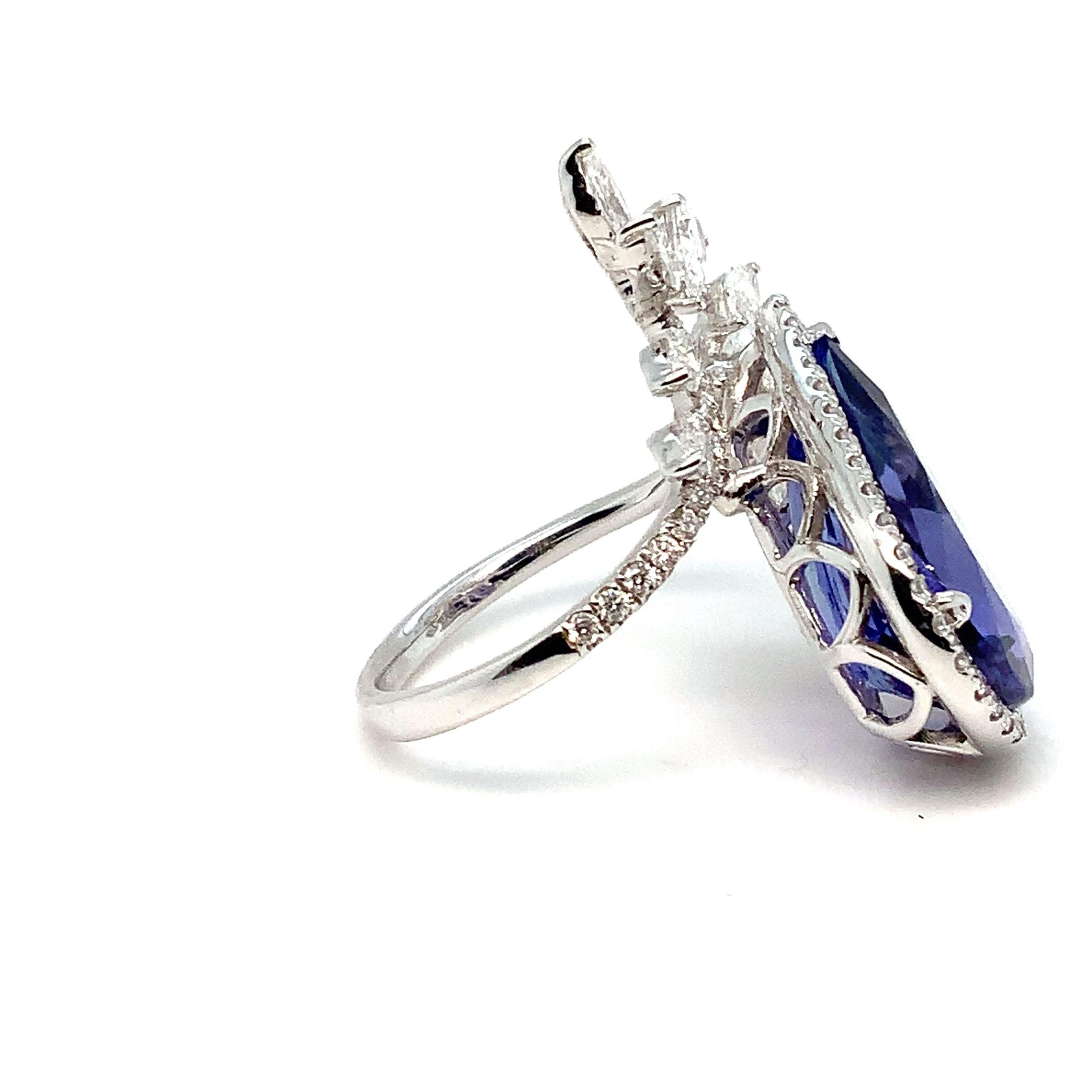 Important Tanzanite and Diamond  Right Hand Ring Fashioned in 18K White Gold. In New Condition For Sale In Los Gatos, CA