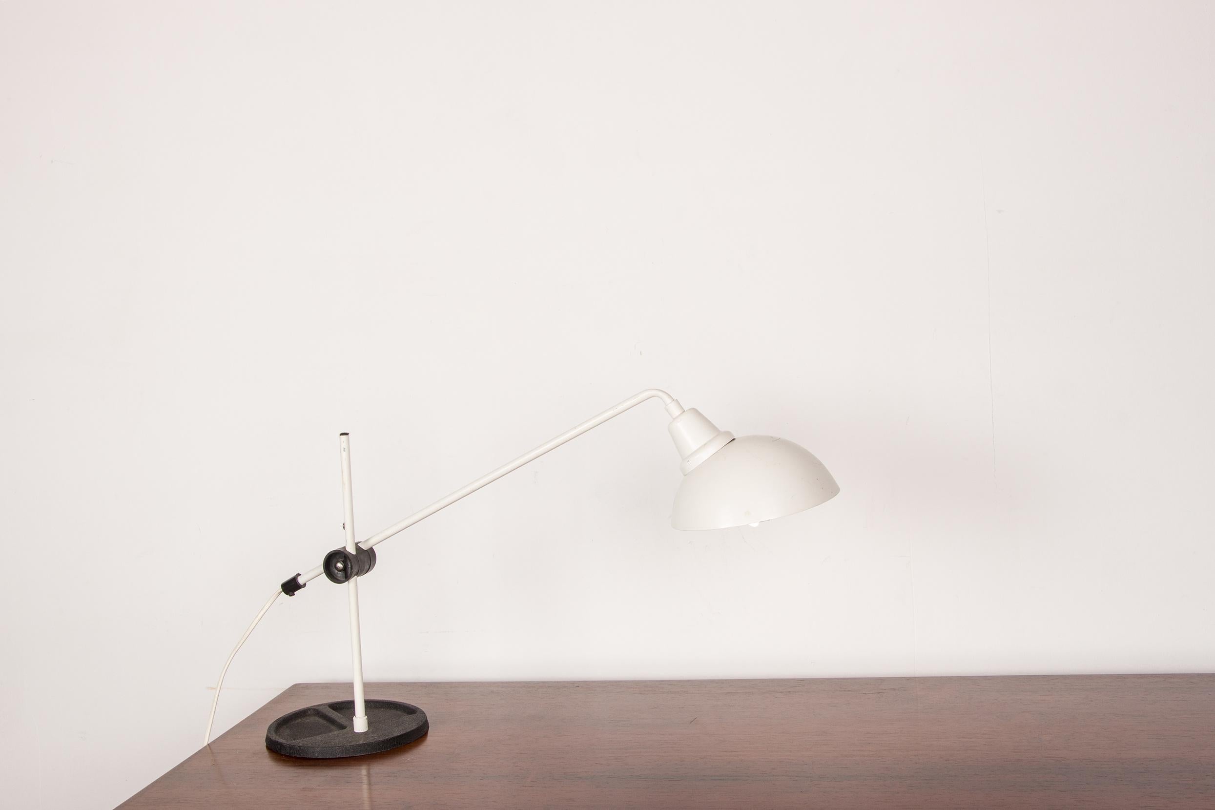 Important tilting desk lamp in white metal 1960. For Sale 8