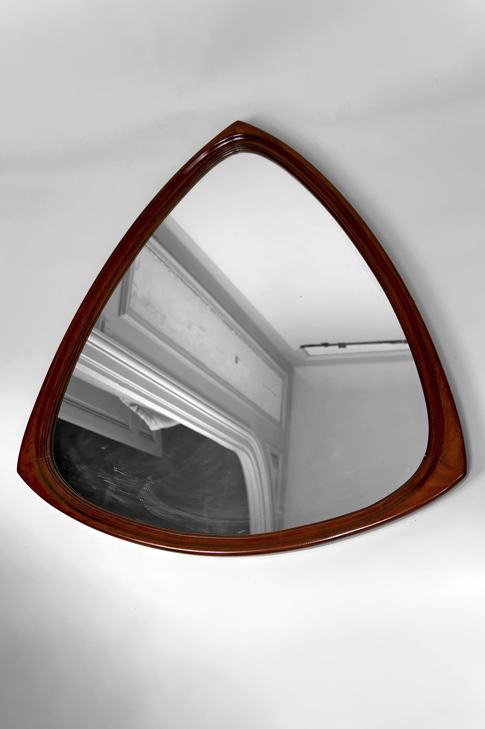 Scandinave moderne Important miroir triangulaire en teck, Design/One, Circa Design, 1950 en vente