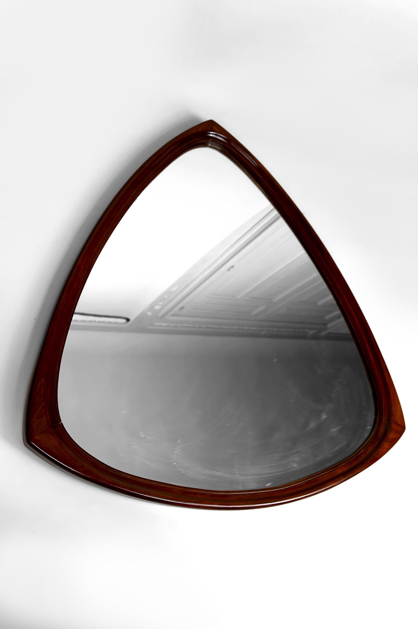 Scandinave Important miroir triangulaire en teck, Design/One, Circa Design, 1950 en vente