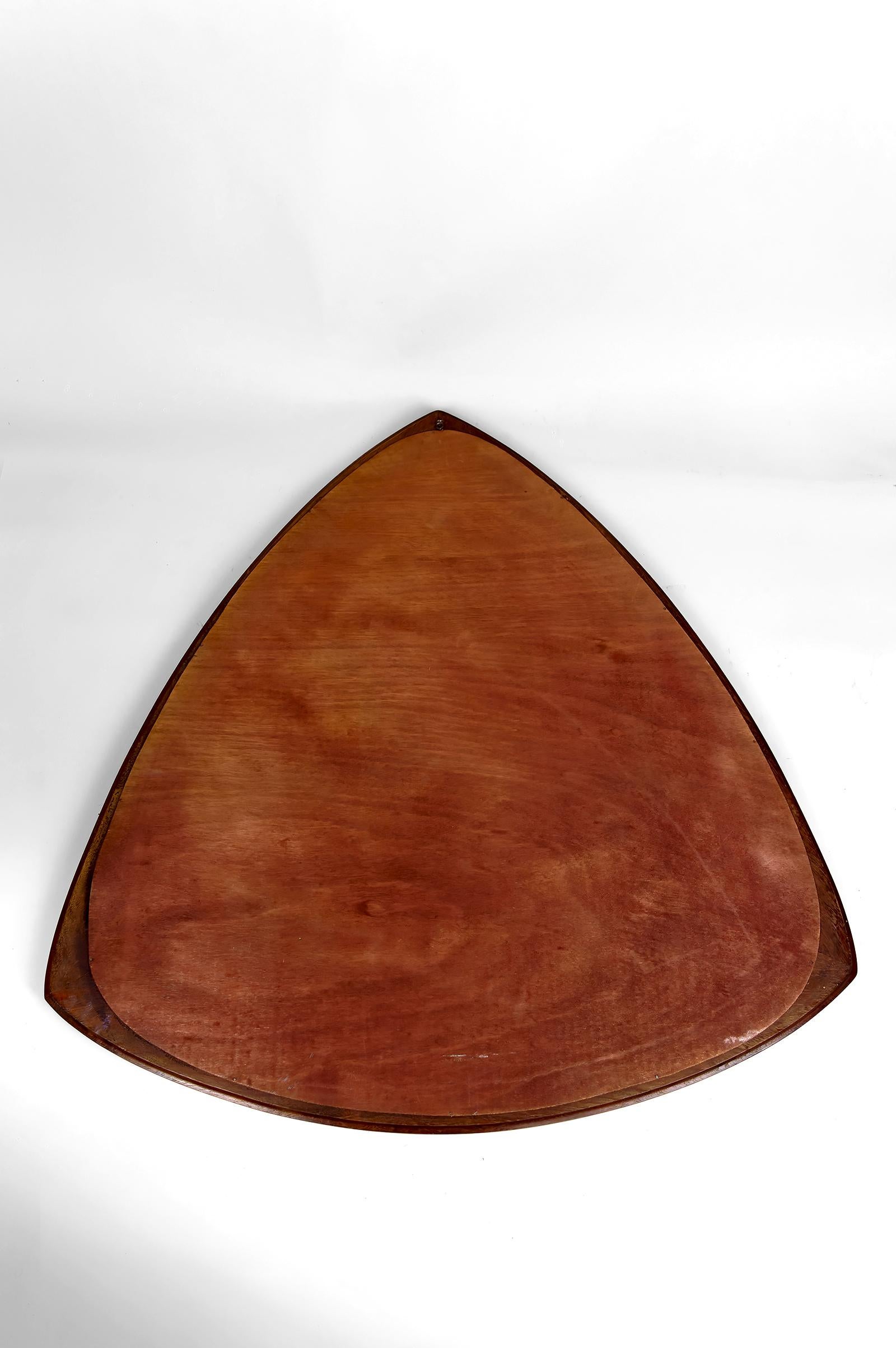 Important miroir triangulaire en teck, Design/One, Circa Design, 1950 en vente 1