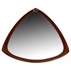 Important miroir triangulaire en teck, Design/One, Circa Design, 1950