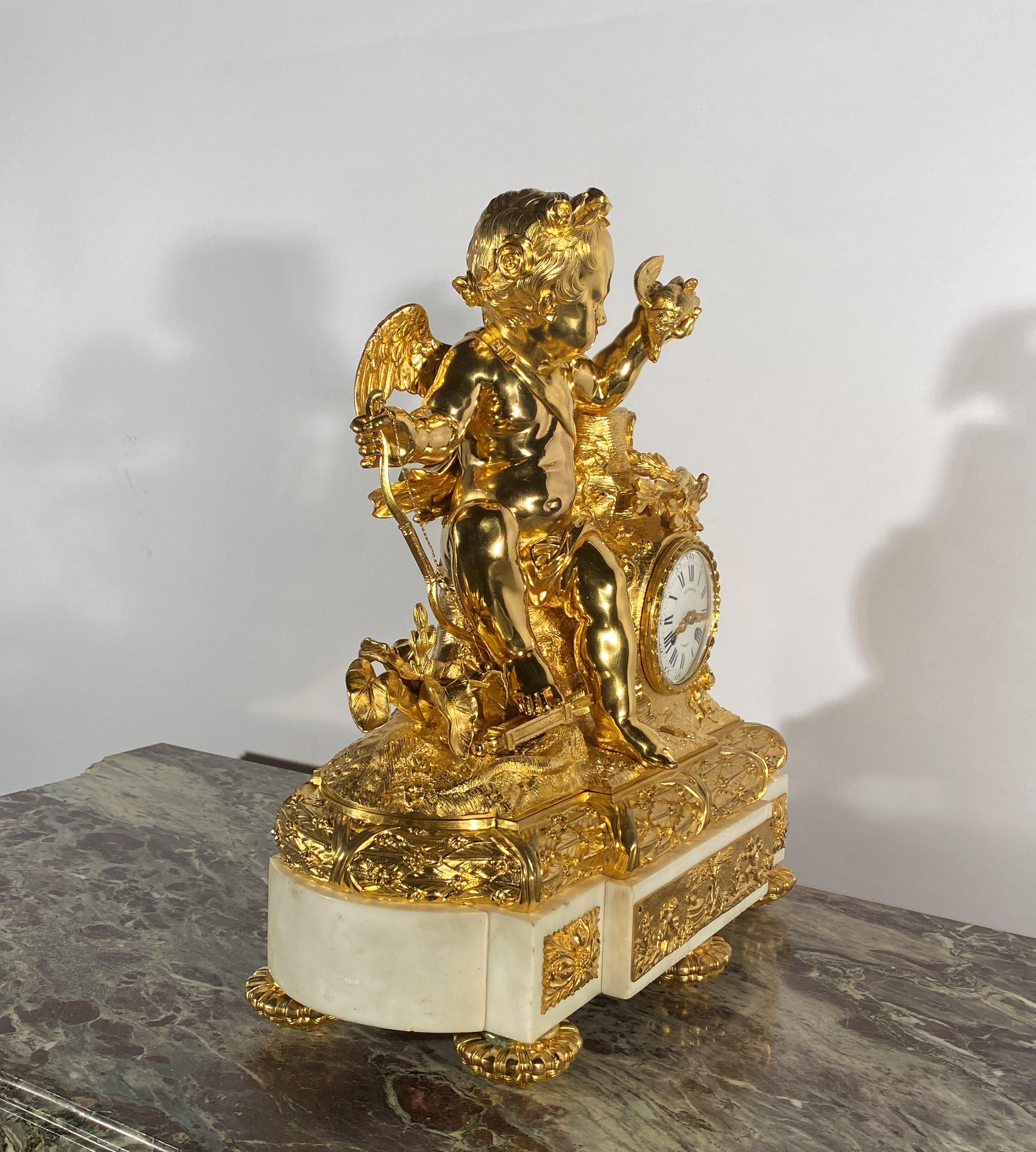 Bedeutende Verzierung aus weißem Marmor und vergoldeter Bronze, 19. Jahrhundert im Angebot 7