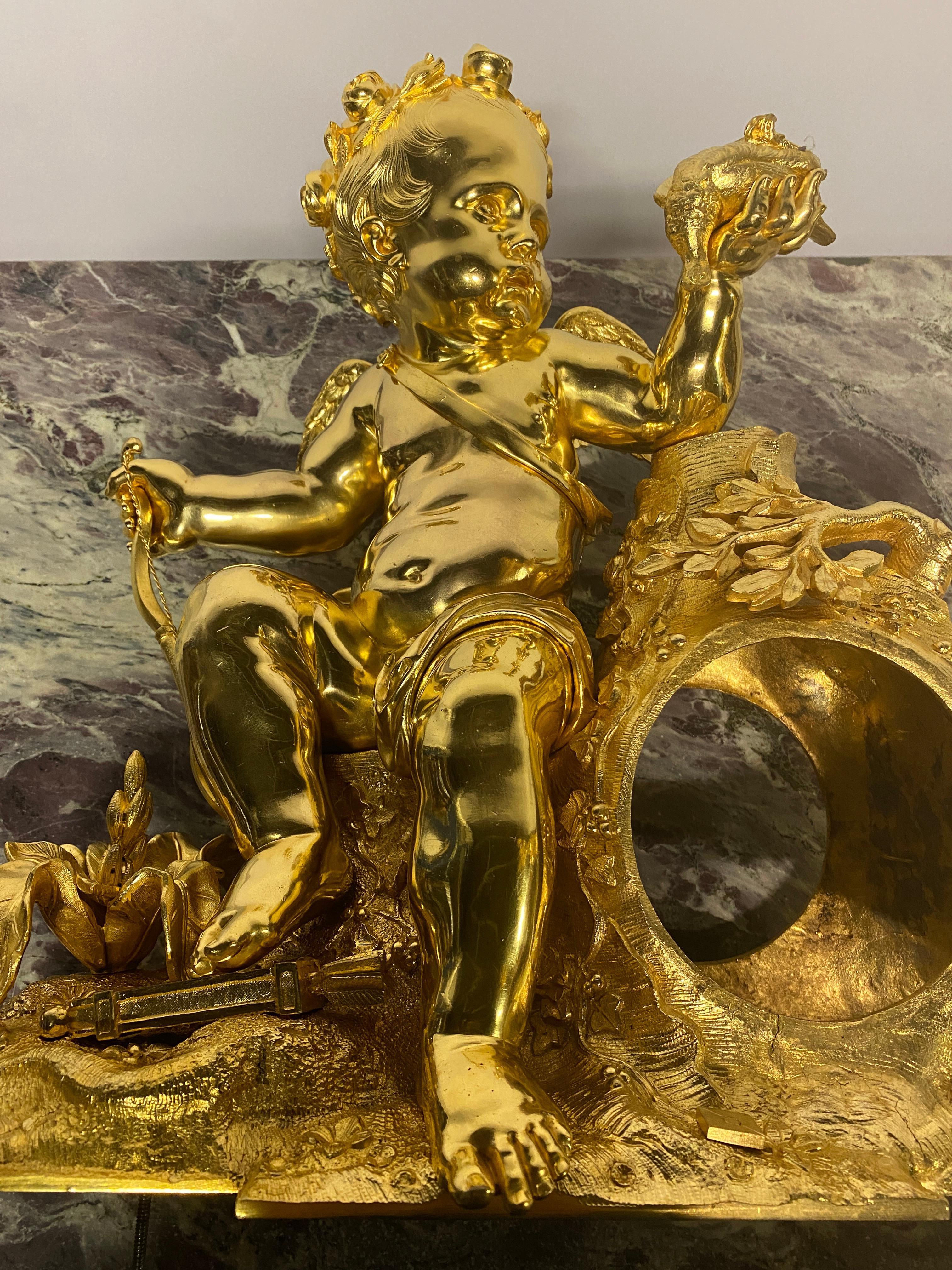 Bedeutende Verzierung aus weißem Marmor und vergoldeter Bronze, 19. Jahrhundert im Angebot 13