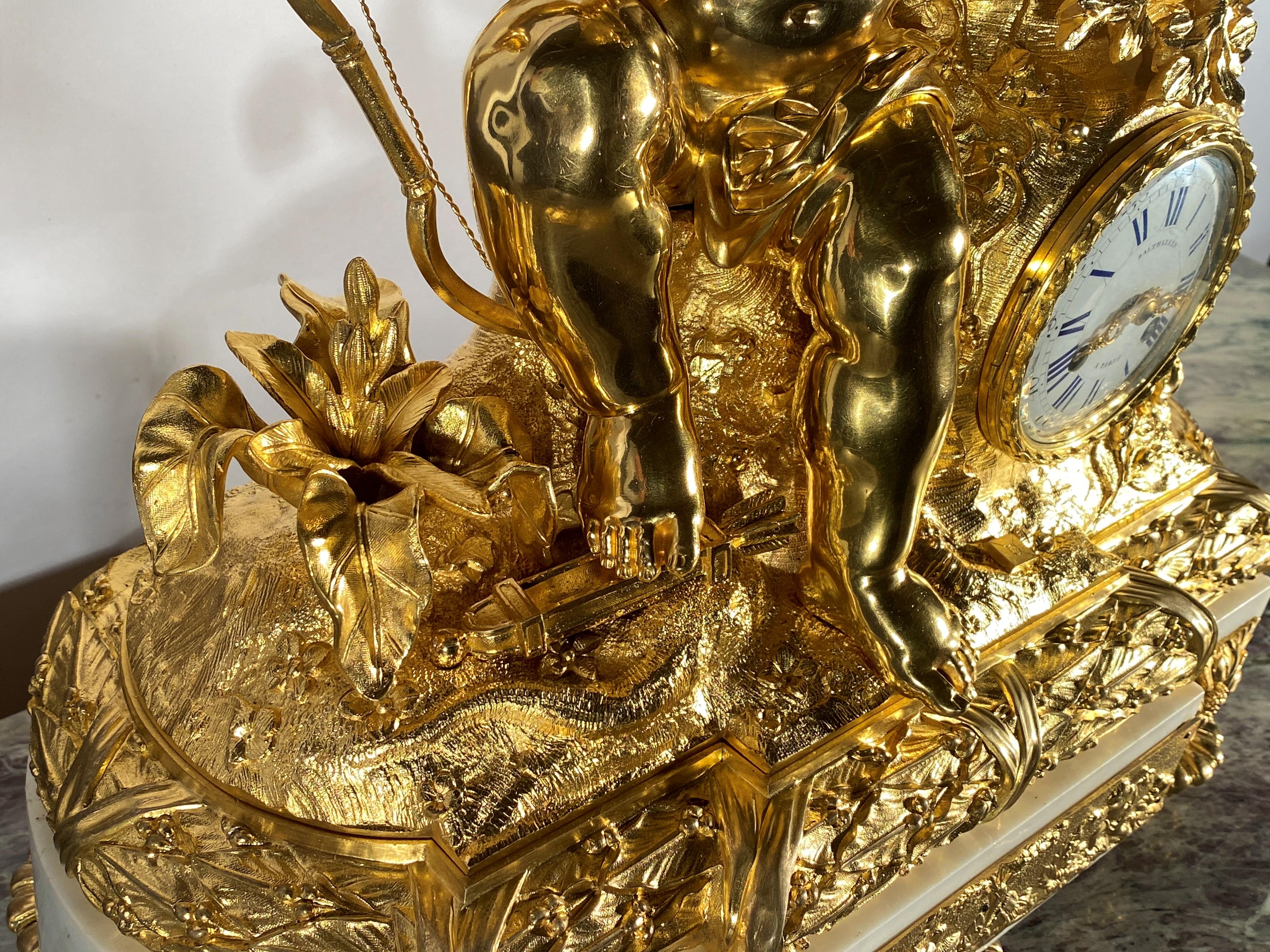 Bedeutende Verzierung aus weißem Marmor und vergoldeter Bronze, 19. Jahrhundert (Napoleon III.) im Angebot