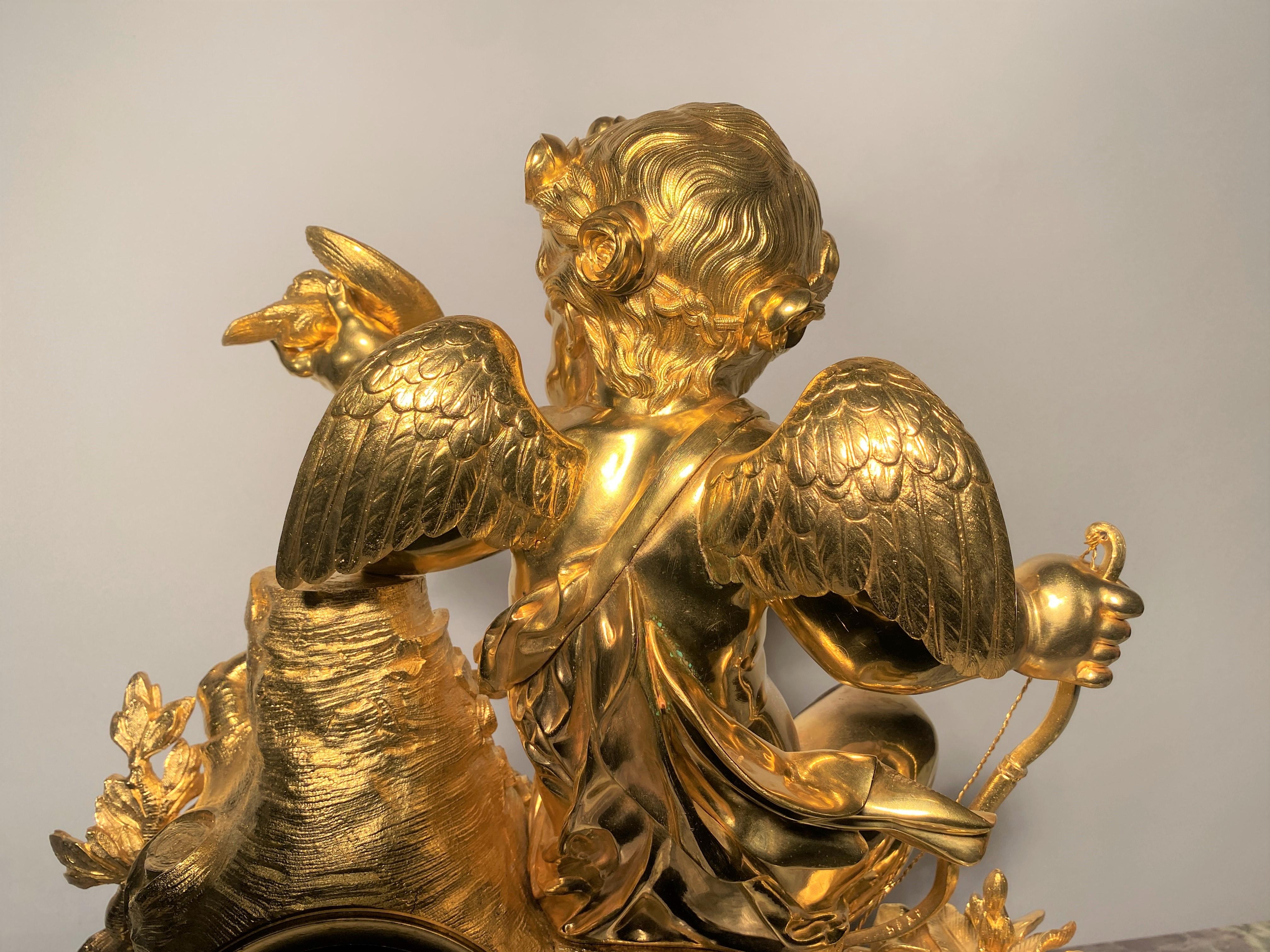 Bedeutende Verzierung aus weißem Marmor und vergoldeter Bronze, 19. Jahrhundert (Mittleres 19. Jahrhundert) im Angebot