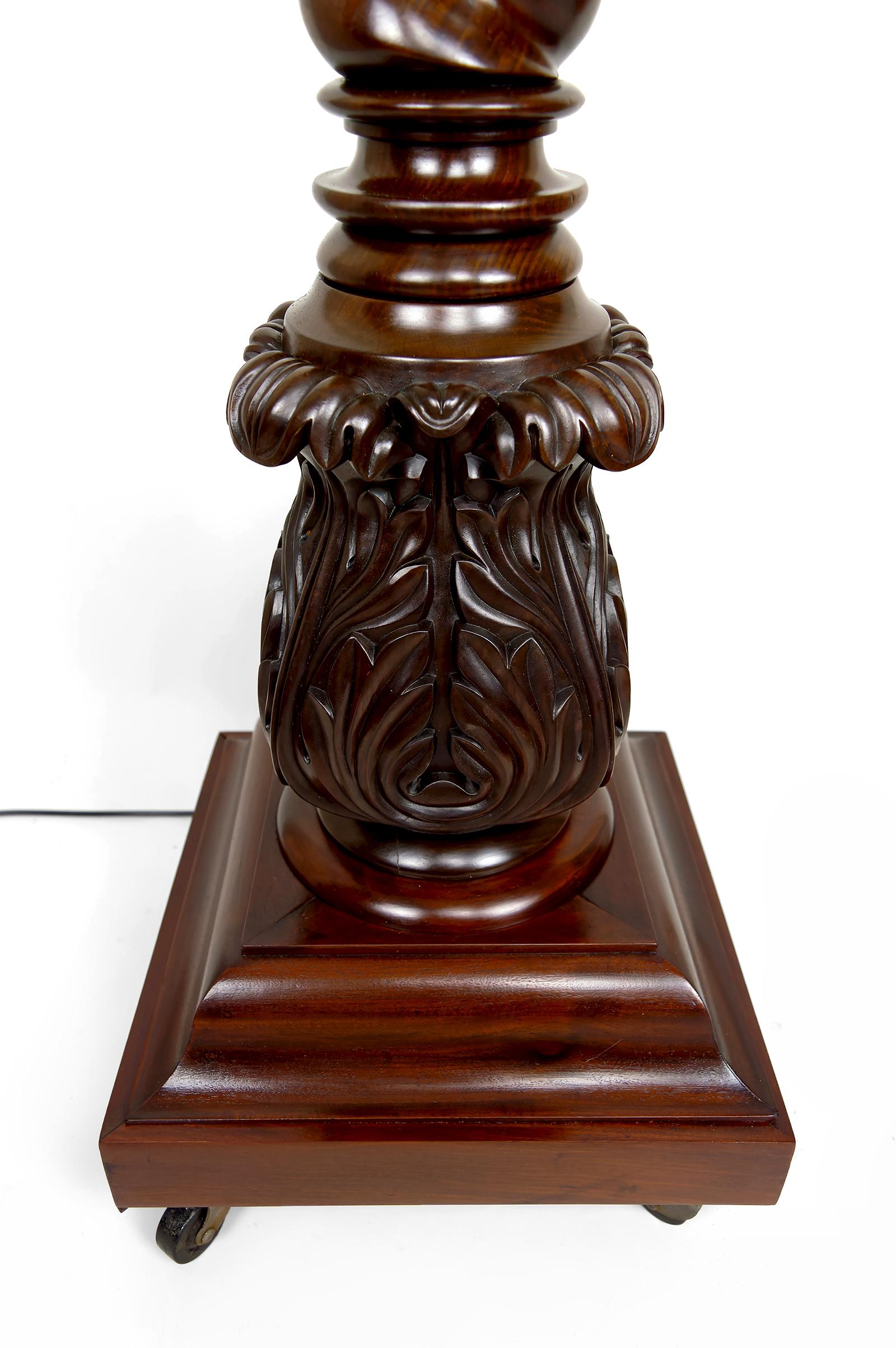 Important Tudor Victorian Twisted Column Floor Lamp in Walnut, UK, Circa 1900 For Sale 6