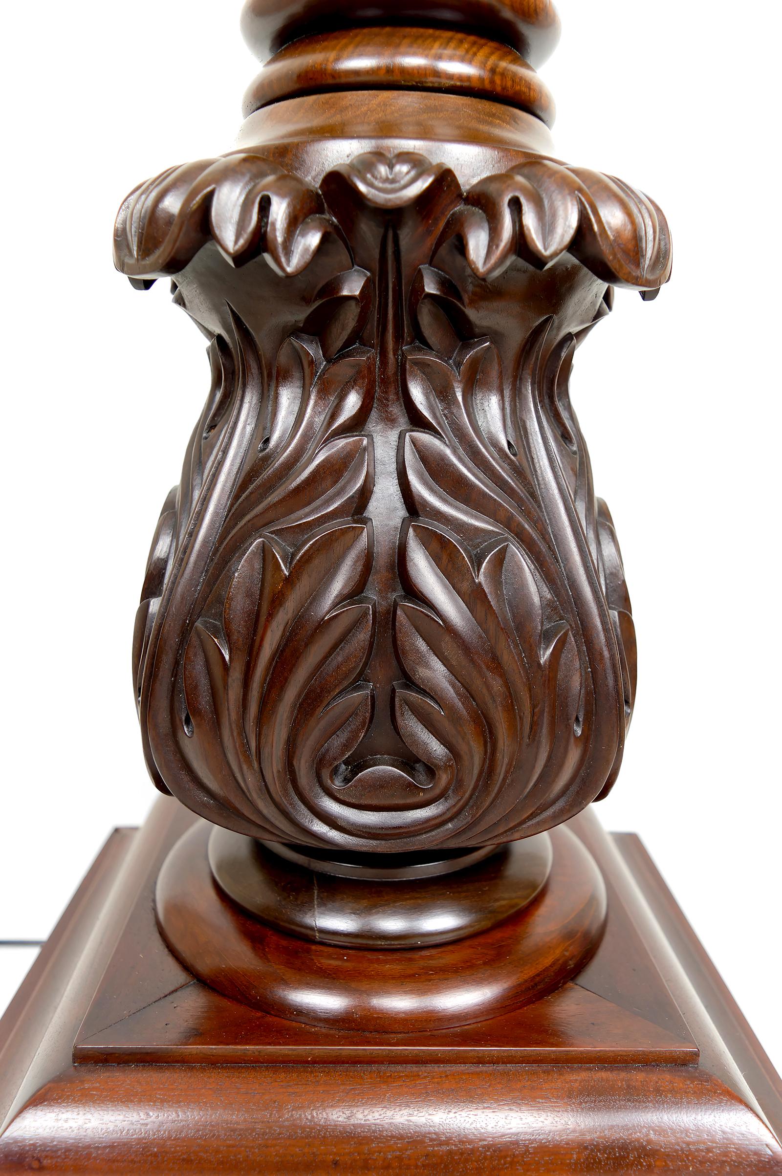 Important Tudor Victorian Twisted Column Floor Lamp in Walnut, UK, Circa 1900 For Sale 7