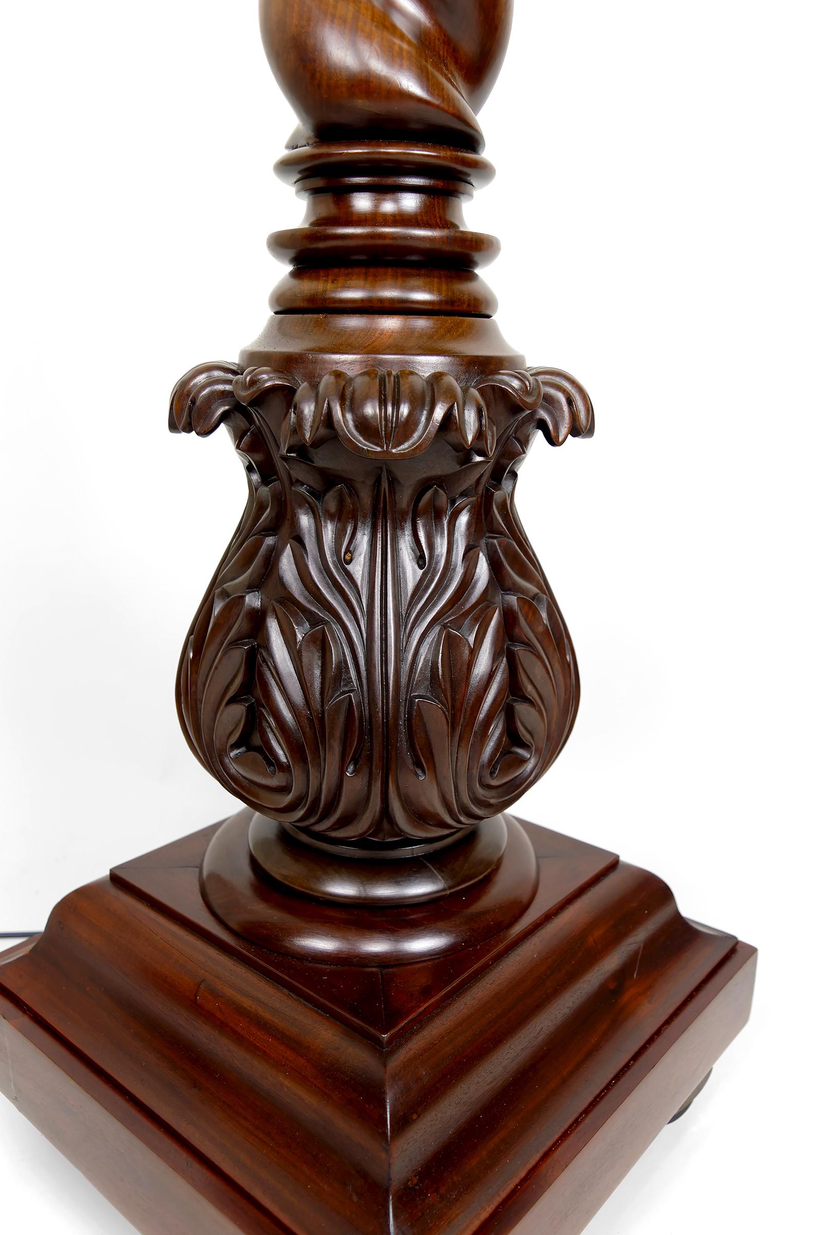 Important Tudor Victorian Twisted Column Floor Lamp in Walnut, UK, Circa 1900 For Sale 8