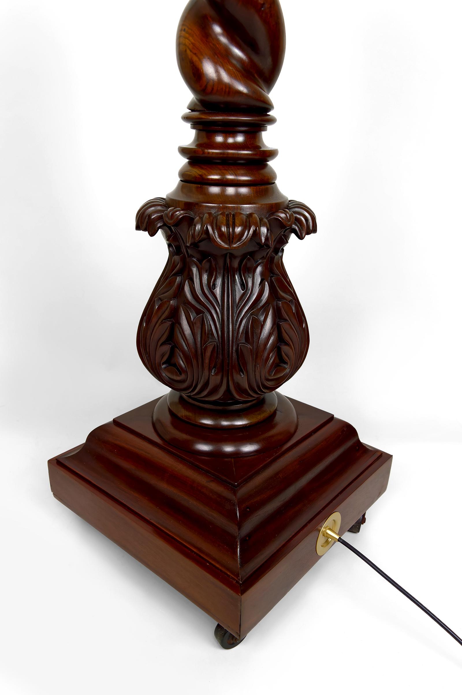 Important Tudor Victorian Twisted Column Floor Lamp in Walnut, UK, Circa 1900 For Sale 13
