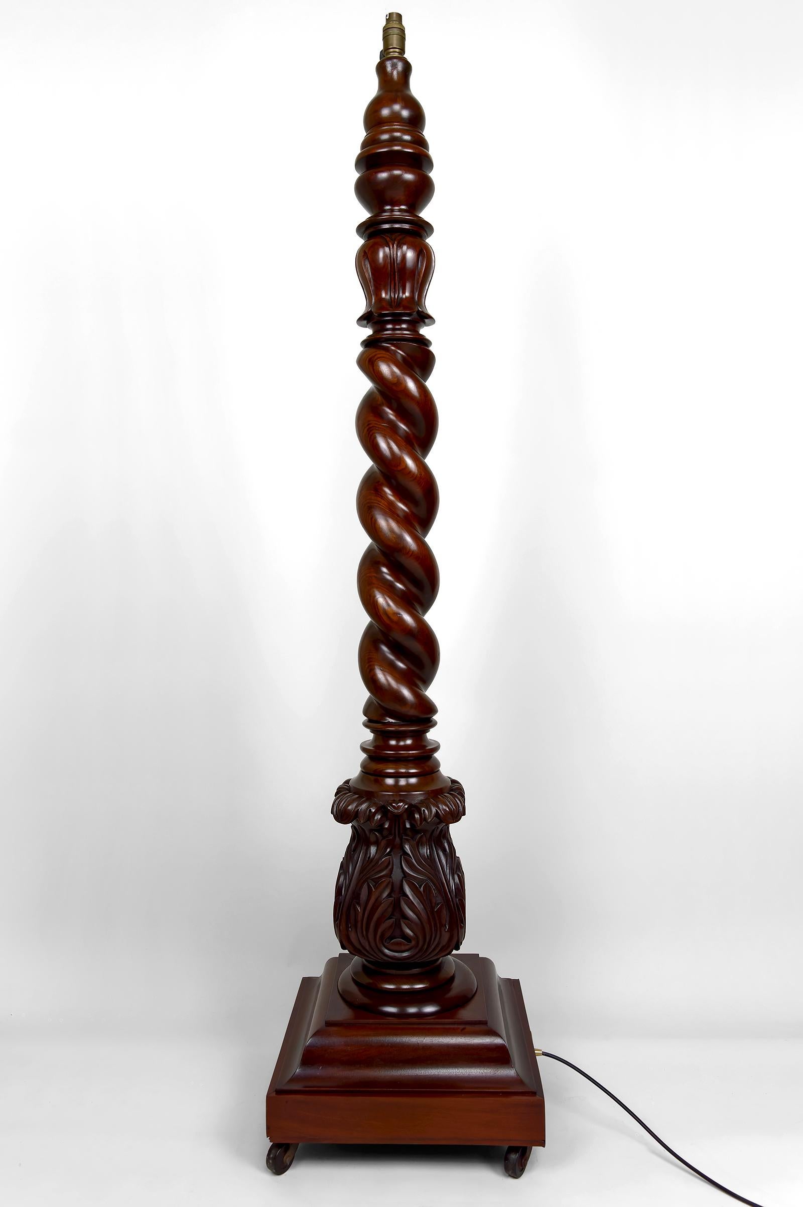 Early 20th Century Important Tudor Victorian Twisted Column Floor Lamp in Walnut, UK, Circa 1900 For Sale