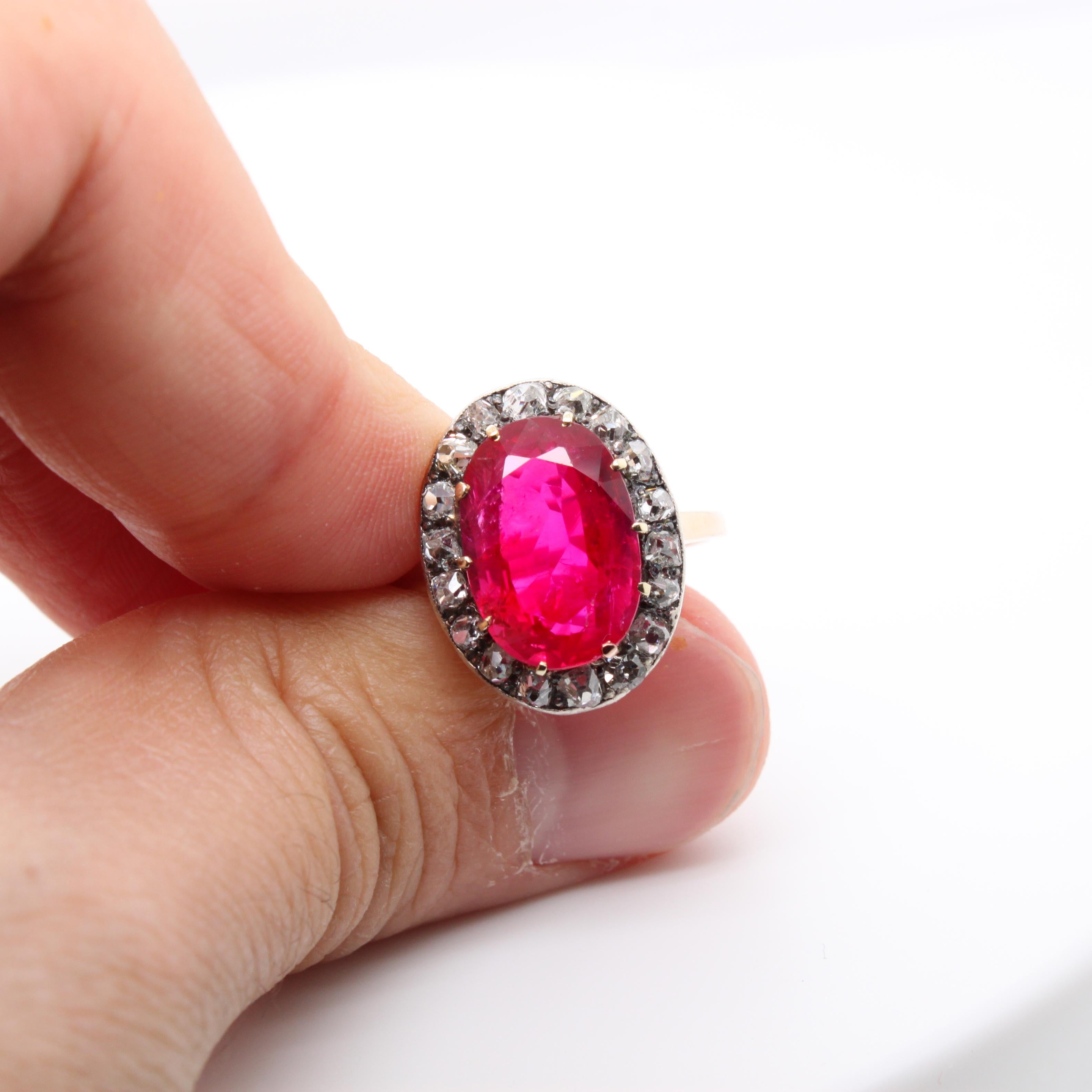 Important Victorian Natural Burmese Ruby '6 Carat' and Diamond Ring, circa 1890s In Good Condition In Idar-Oberstein, DE