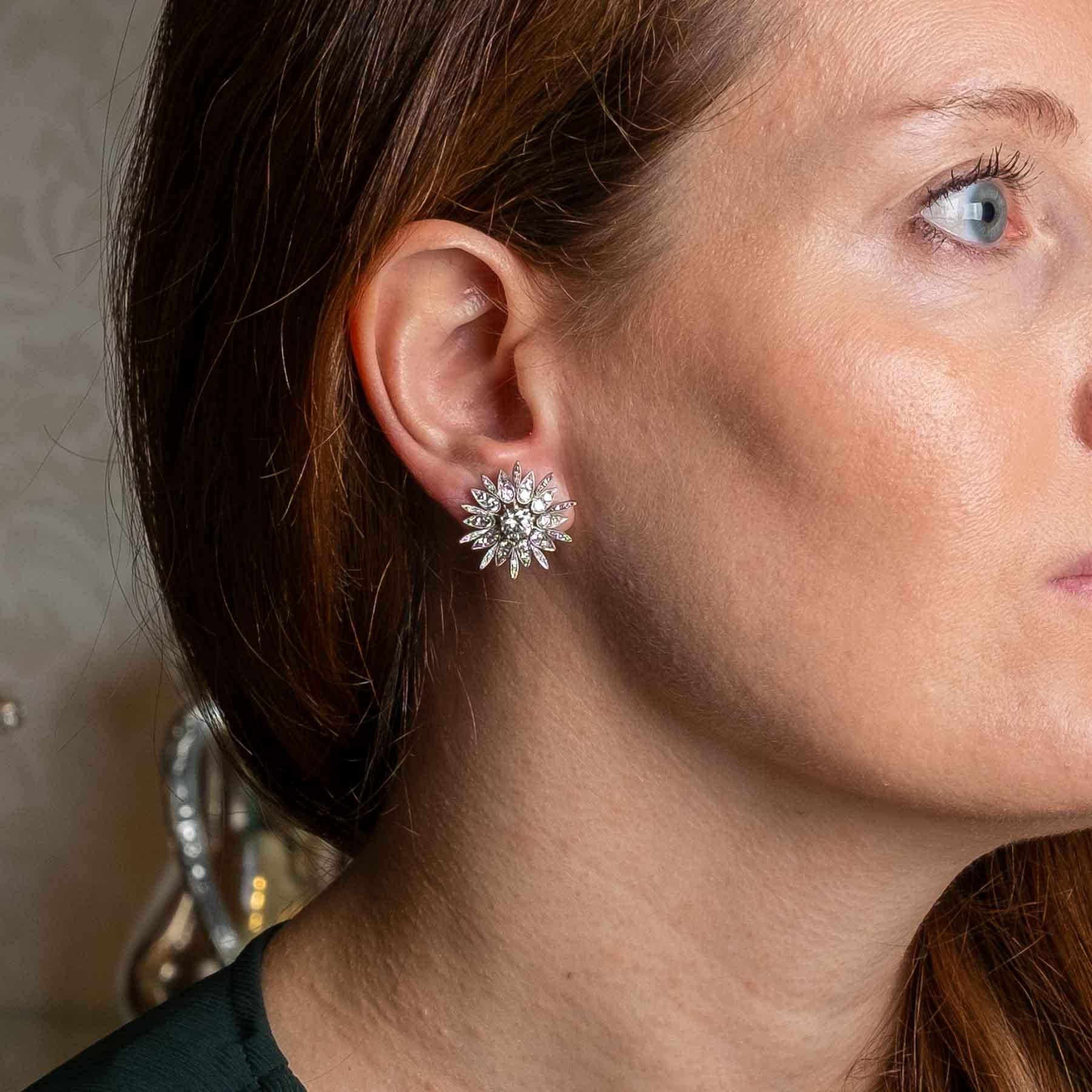 Wichtige Vintage-Ohrringe aus den 1960er/70er Jahren aus 18 Karat Weißgold mit Diamanten im Zustand „Gut“ im Angebot in Milano, MI