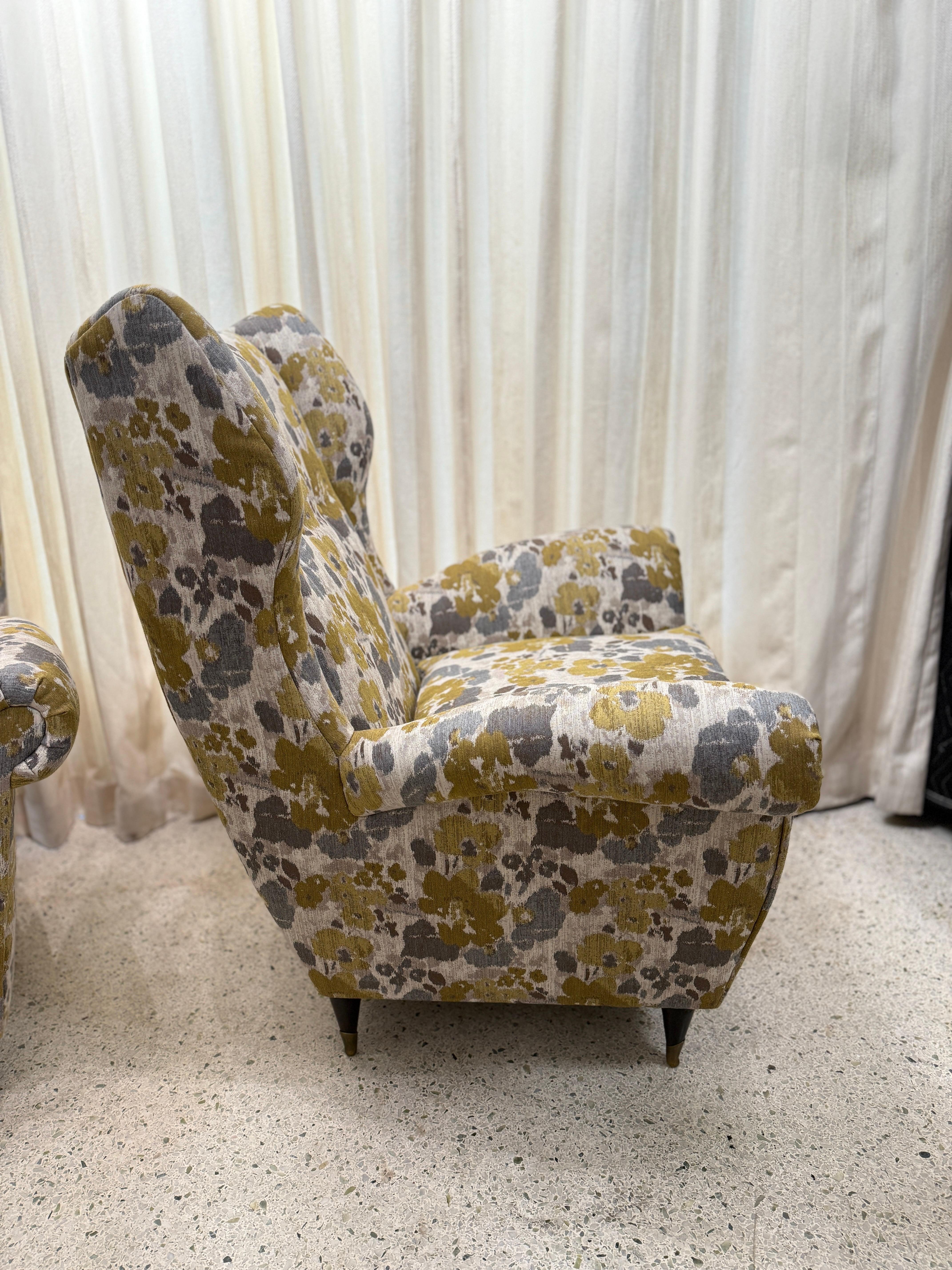 Wichtige italienische Vintage-Ohrensessel mit Ohrensesseln, PAIR im Zustand „Gut“ im Angebot in North Miami, FL