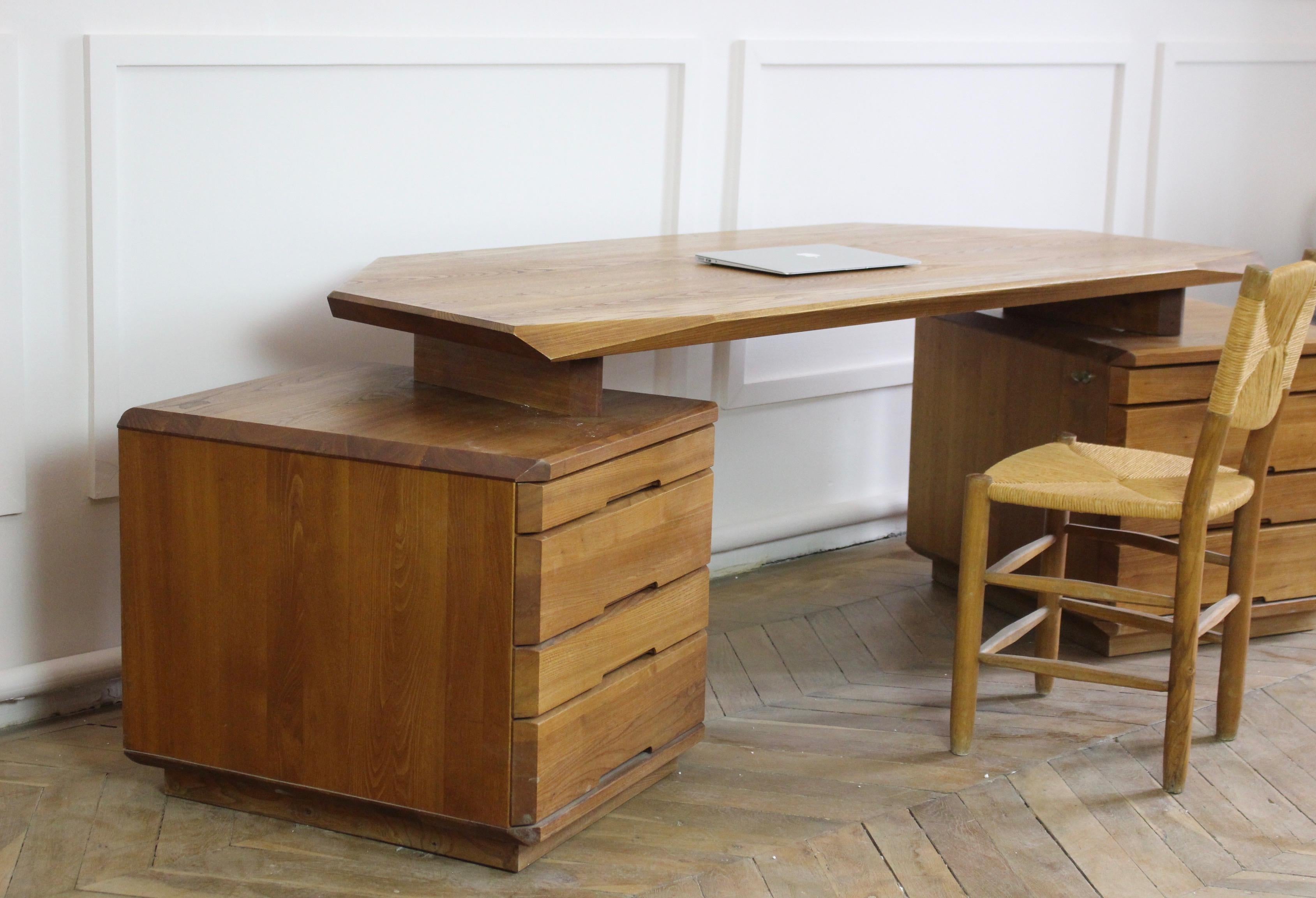 Important Vintage Pierre Chapo Desk, Model B40, in Solid Elm, 1980 In Fair Condition For Sale In Hägersten-Liljeholmen, Stockholms län