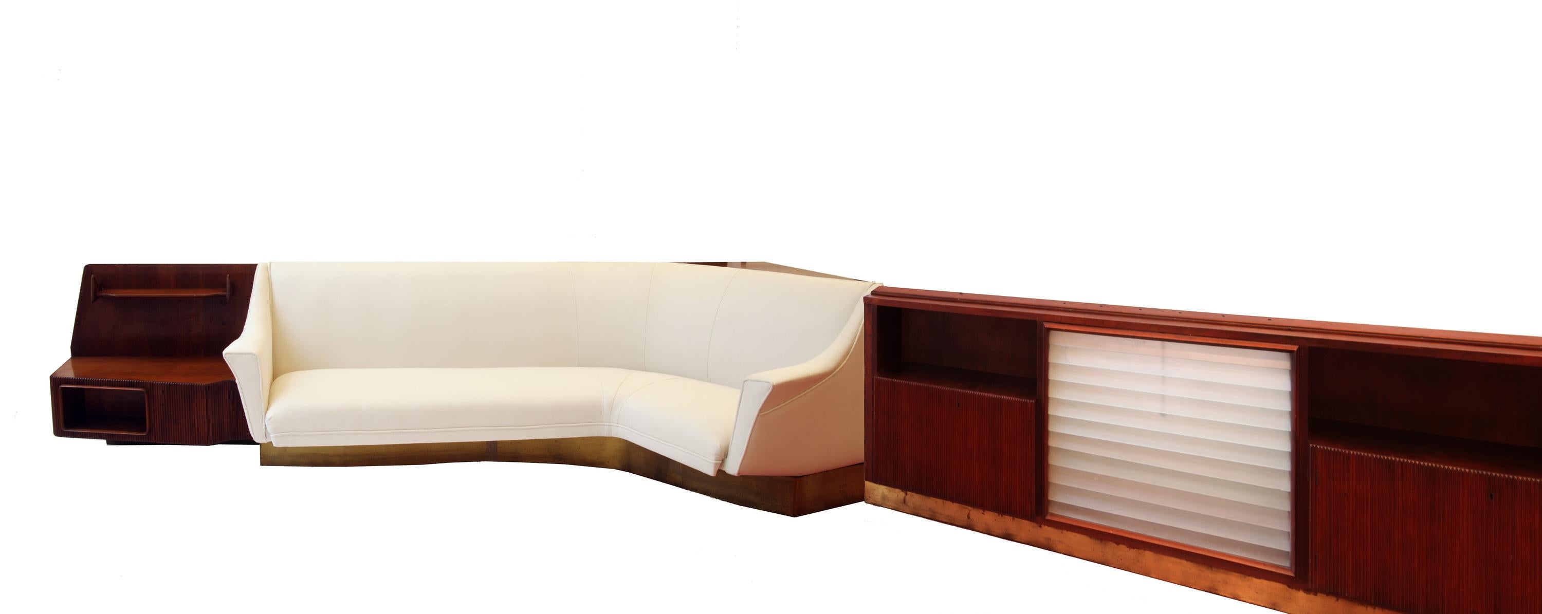 Großes, gebogenes Sofa und Ablagen aus Nussbaumholz von Dassi, 1940 im Angebot 10