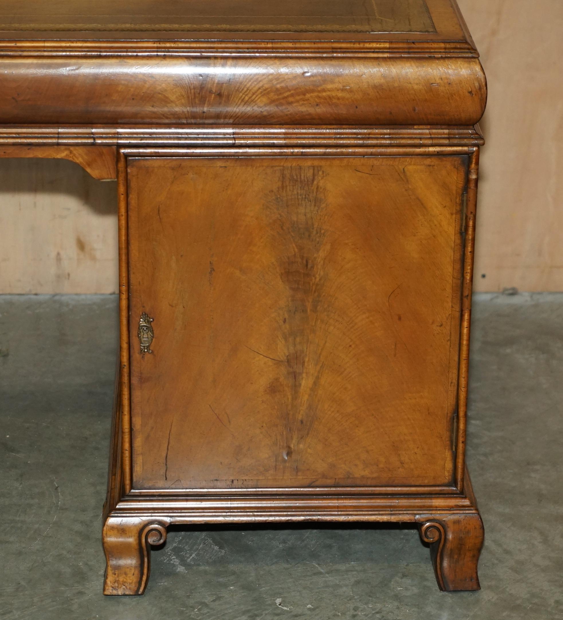 IMPORTANTISSIMA PELLE DI NOCE E MARRONE A DOPPIA FACCIA PER LE PARTITI CUSCINO DELLA SCRIVANIA in vendita 7