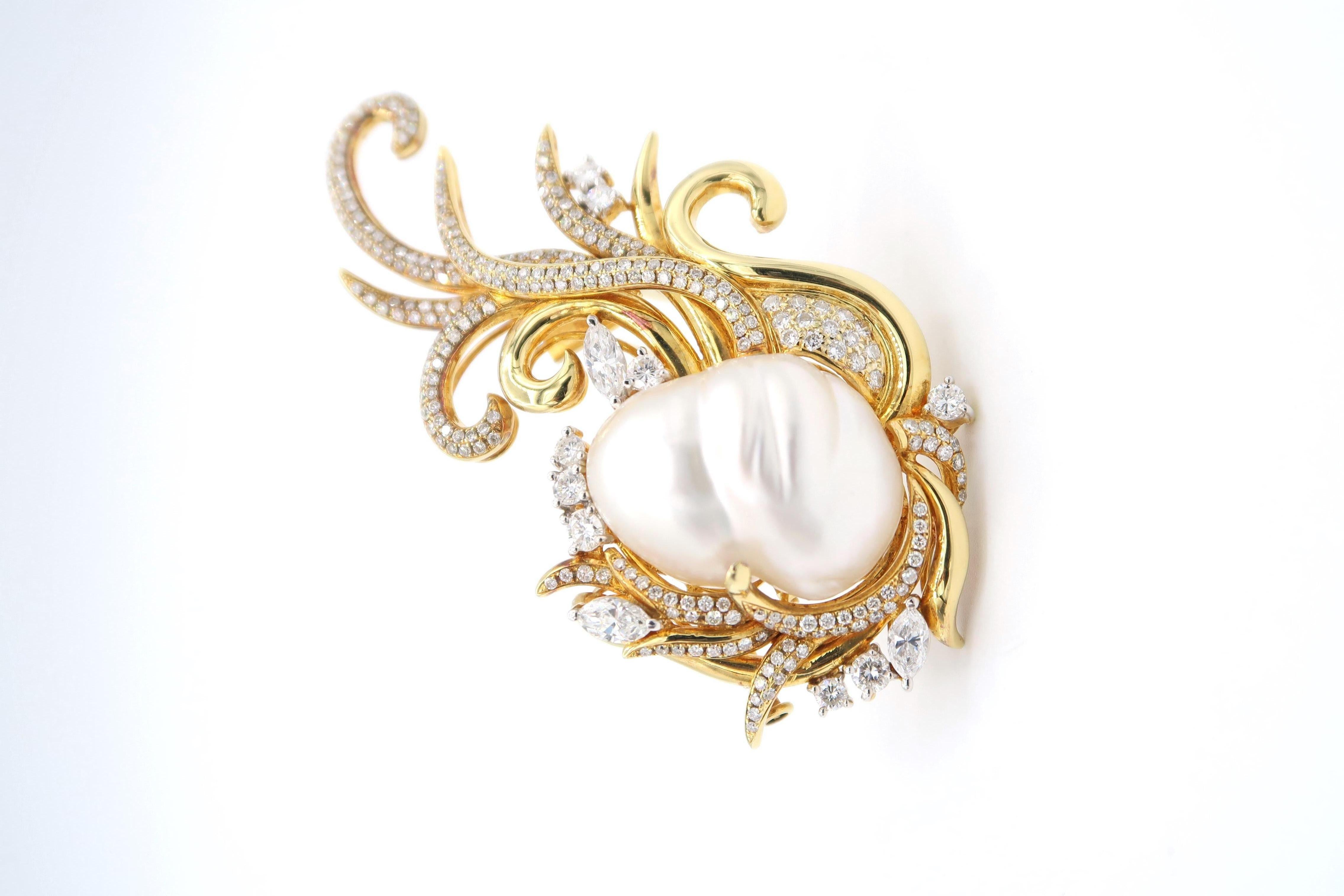 Round Cut Important White South Sea Pearl Diamond Gold Brooch For Sale