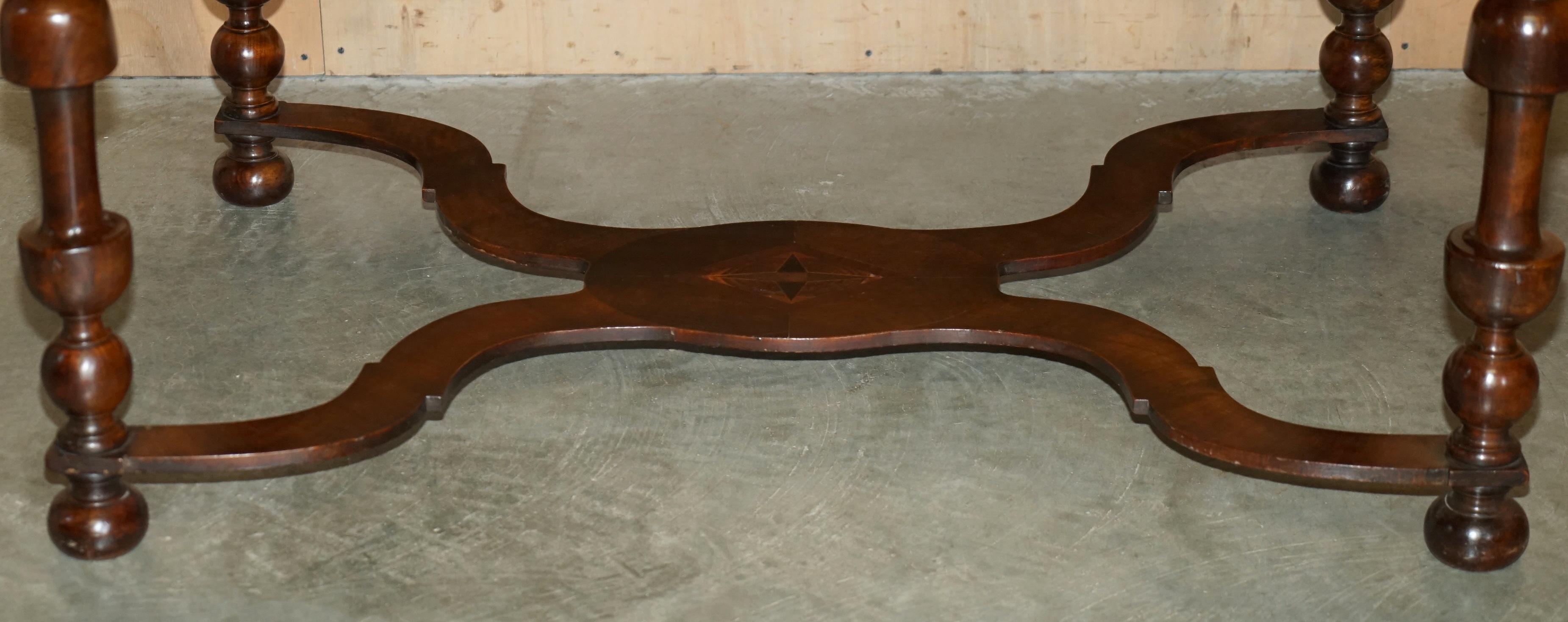 IMPORTANT WiLLIAM & MARY FULLY RESTORED OYSTER LABURNUM WOOD CENTRE TABLE For Sale 8