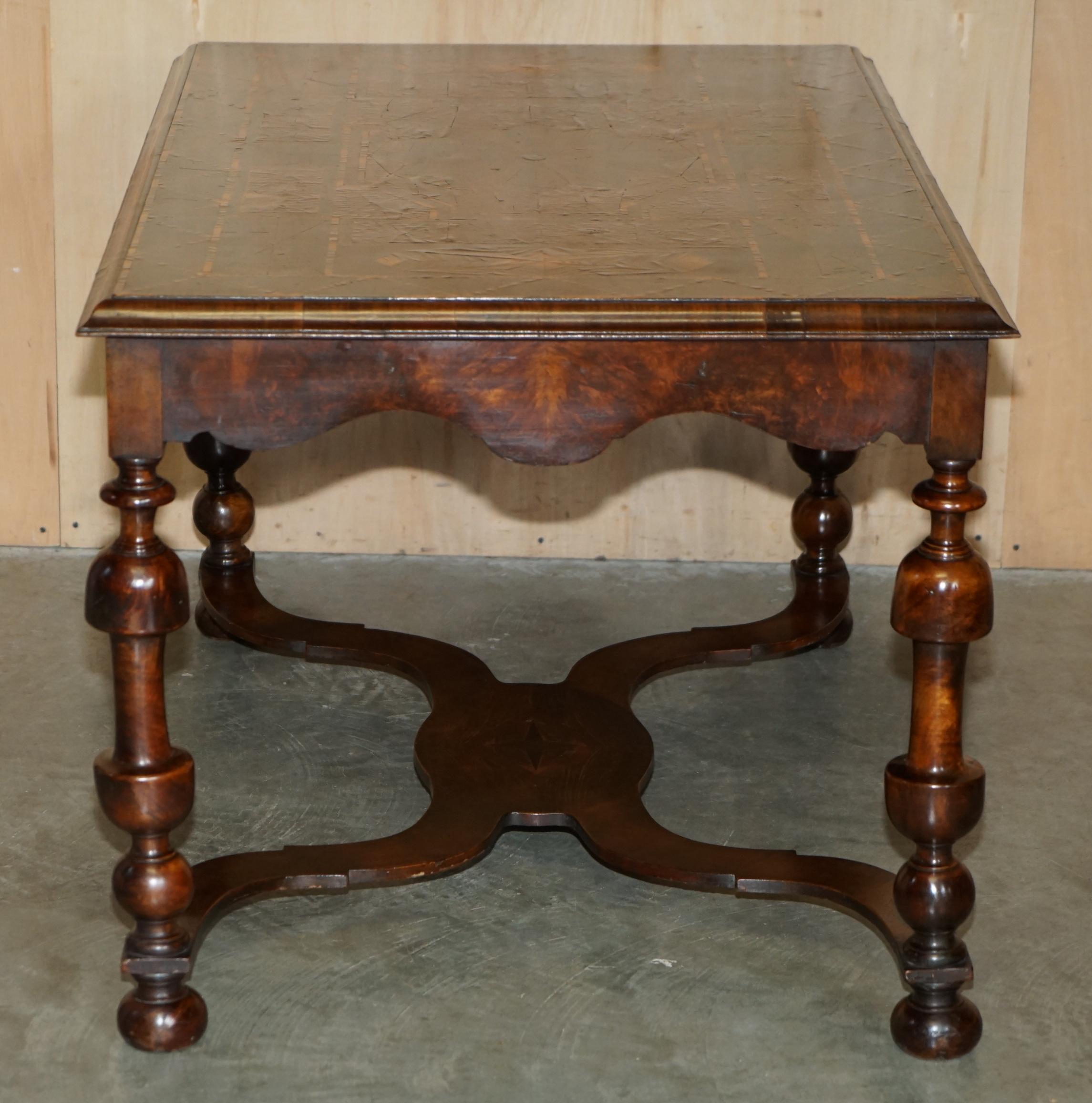 IMPORTANT WiLLIAM & MARY FULLY RESTORED OYSTER LABURNUM WOOD CENTRE TABLE For Sale 11