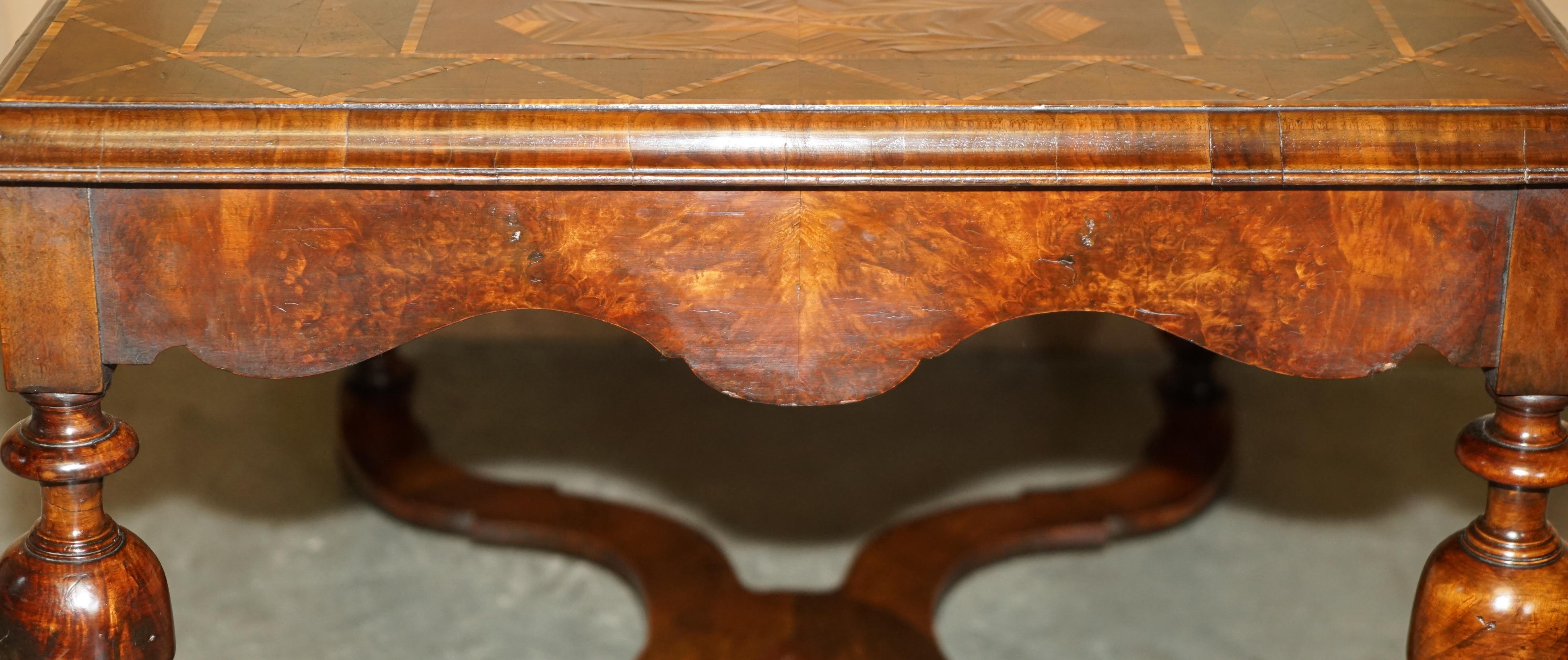 IMPORTANT WiLLIAM & MARY FULLY RESTORED OYSTER LABURNUM WOOD CENTRE TABLE For Sale 12