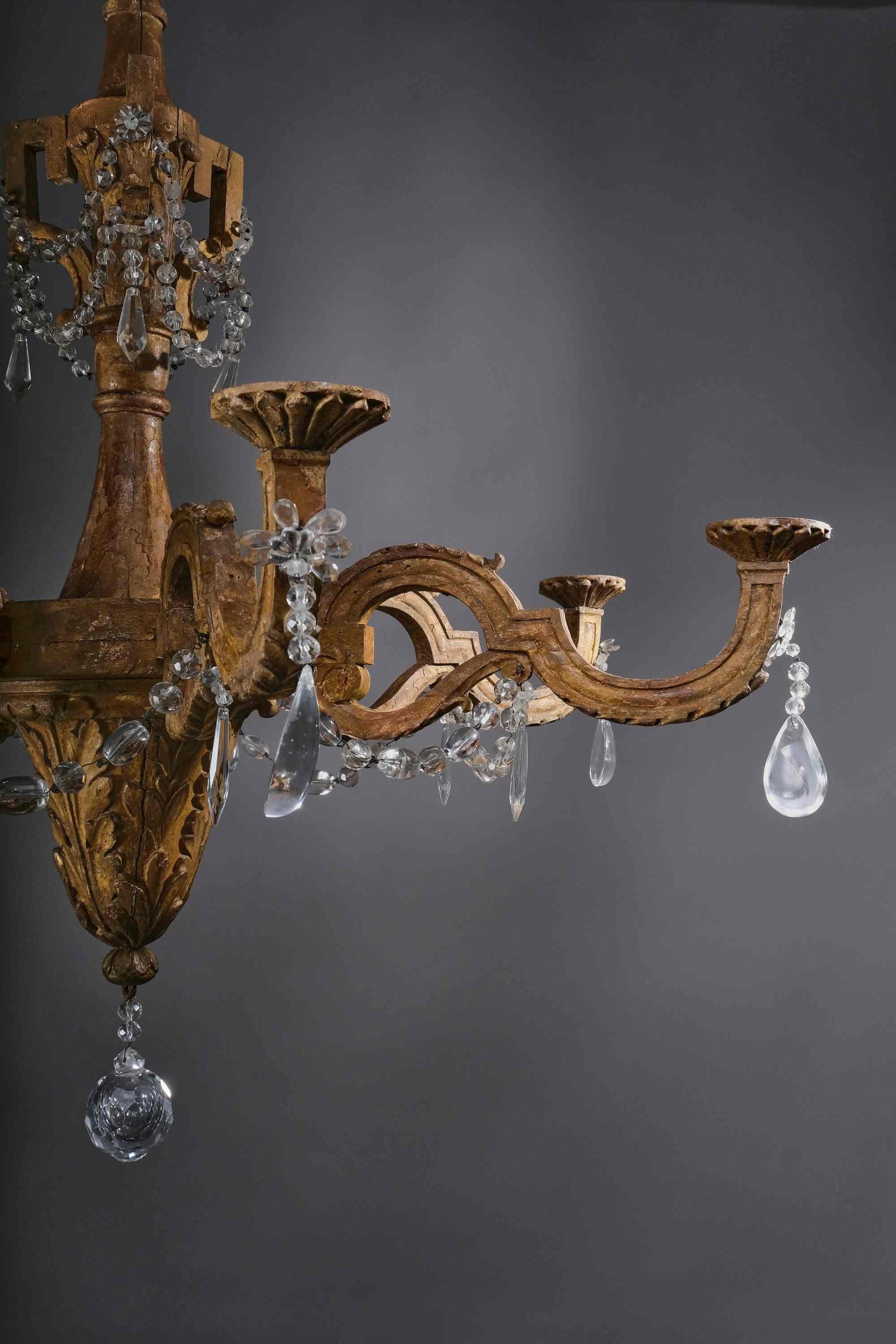 italien Important lustre Louis XVI en bois sculpté et doré, Italie, fin du XVIIIe siècle en vente