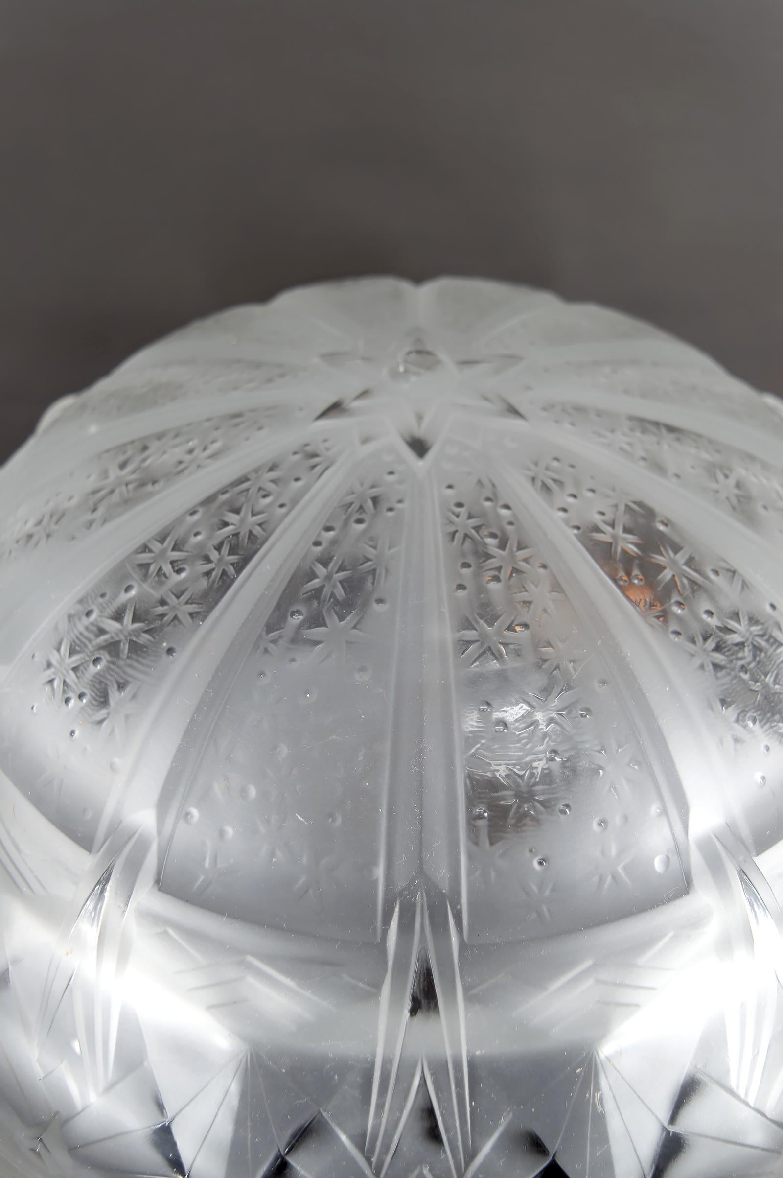 Importante Lámpara de Hierro Forjado con Cúpula de Cristal Estrellada, Art Decó Modernista en venta 4