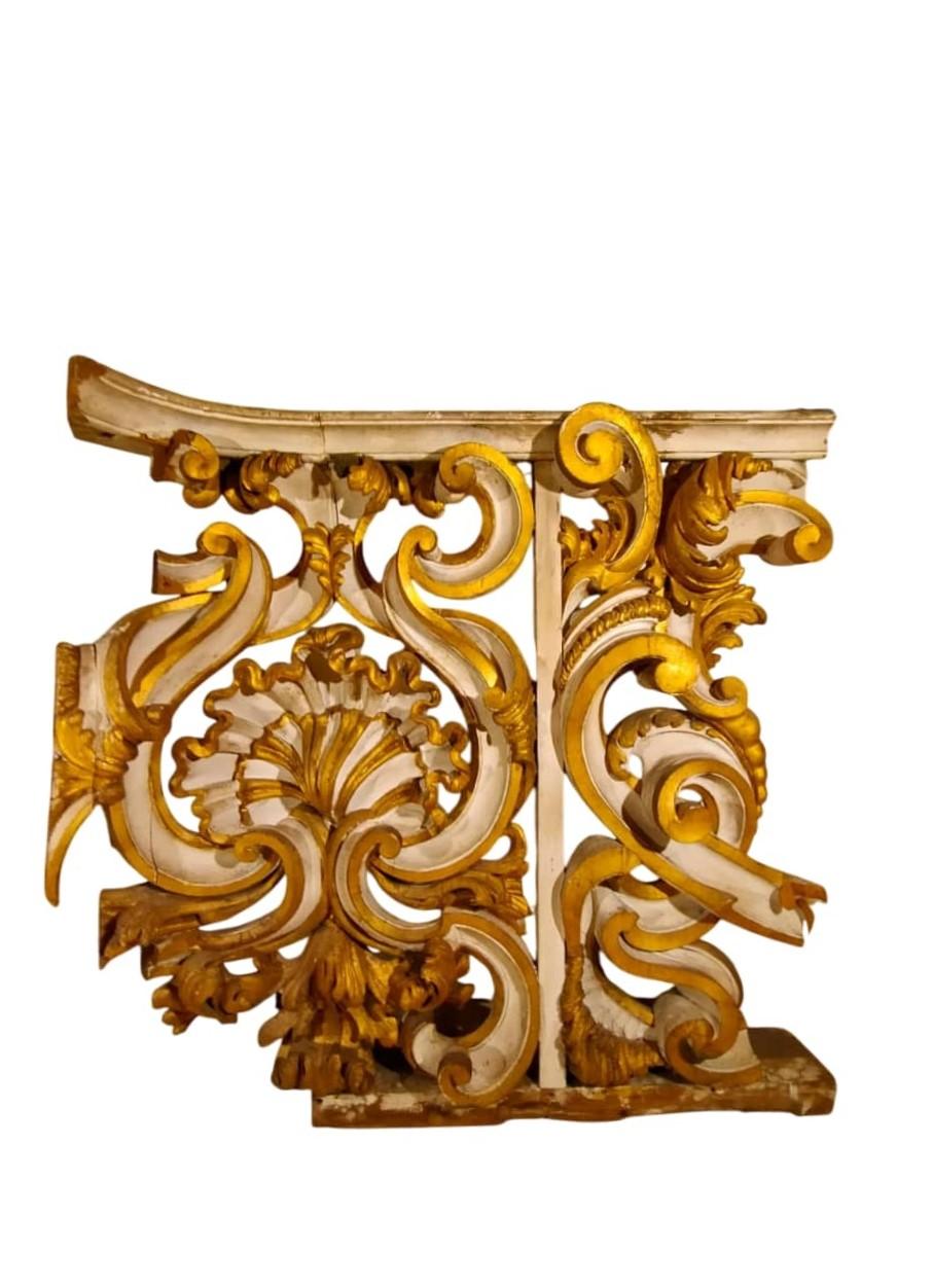 Balustrade avec corbeaux (décoratifs), d'une ancienne tribune de chœur  XVIIIe siècle en vente 3