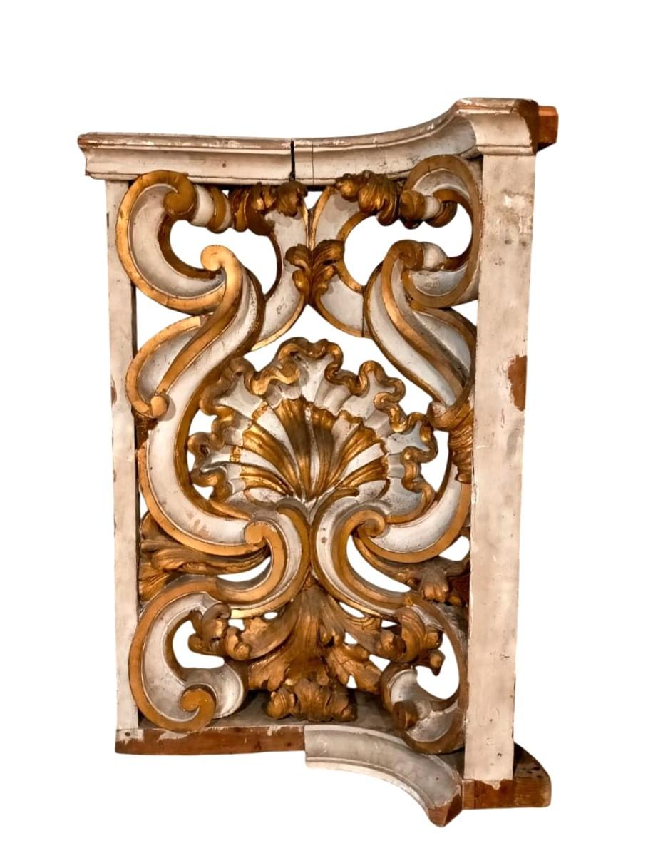 Balustrade avec corbeaux (décoratifs), d'une ancienne tribune de chœur  XVIIIe siècle en vente 4
