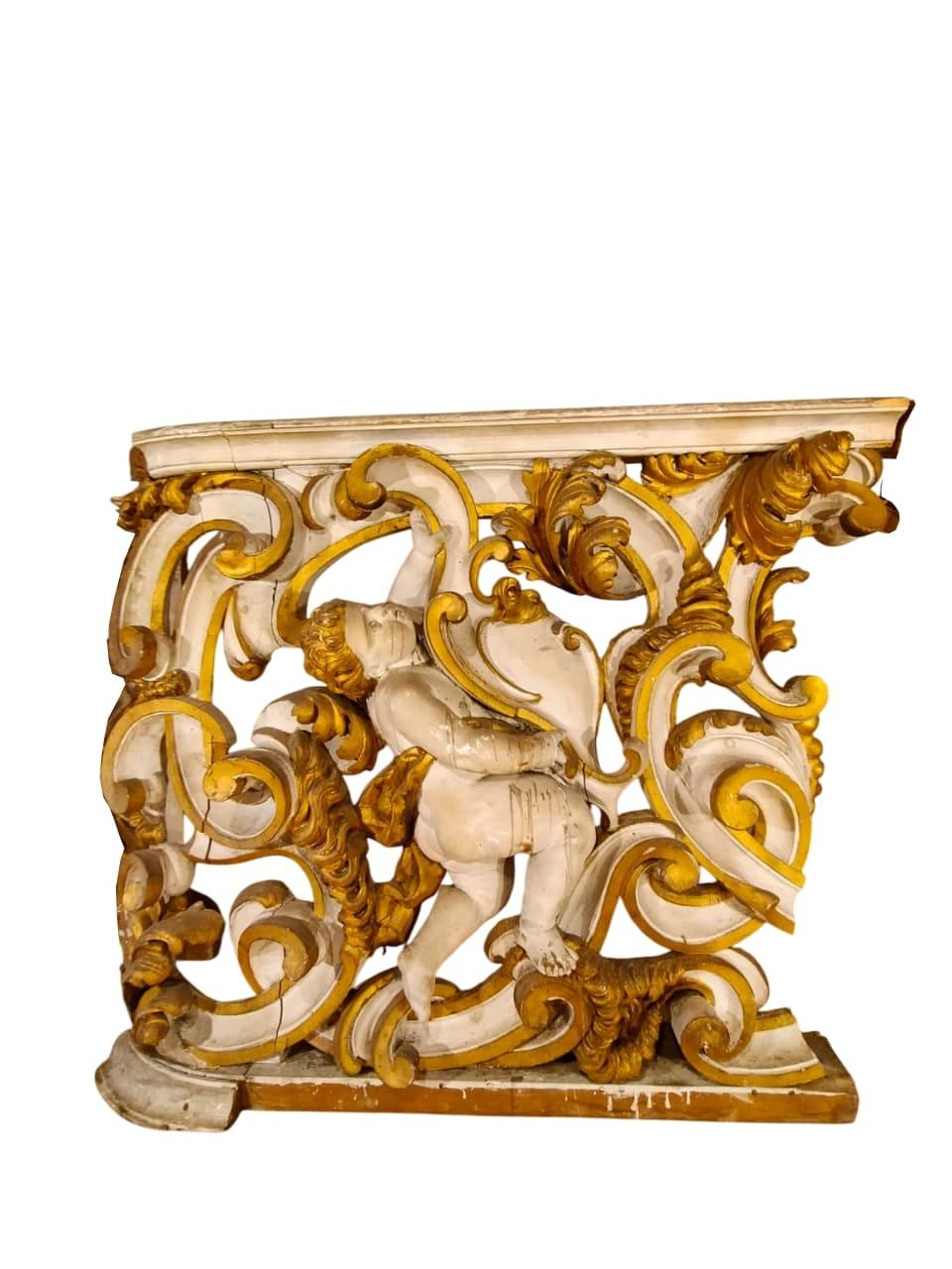 Italian Balustrade avec corbeaux (décoratifs), d'une ancienne tribune de chœur  XVIIIe siècle en vente