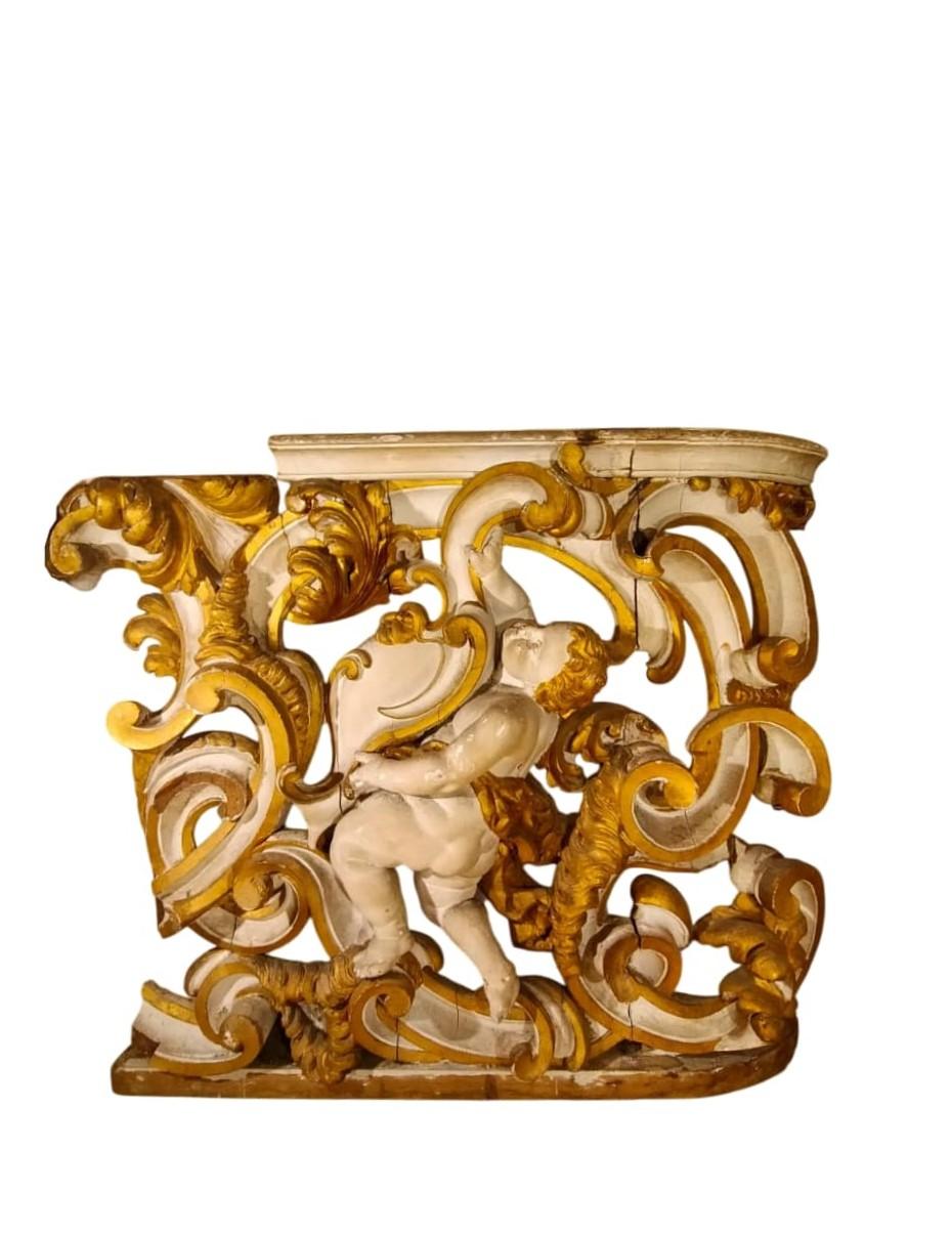 Sculpté à la main Balustrade avec corbeaux (décoratifs), d'une ancienne tribune de chœur  XVIIIe siècle en vente