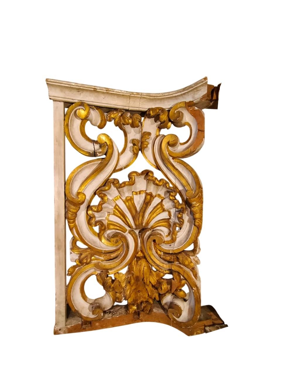 Balustrade avec corbeaux (décoratifs), d'une ancienne tribune de chœur  XVIIIe siècle en vente 1