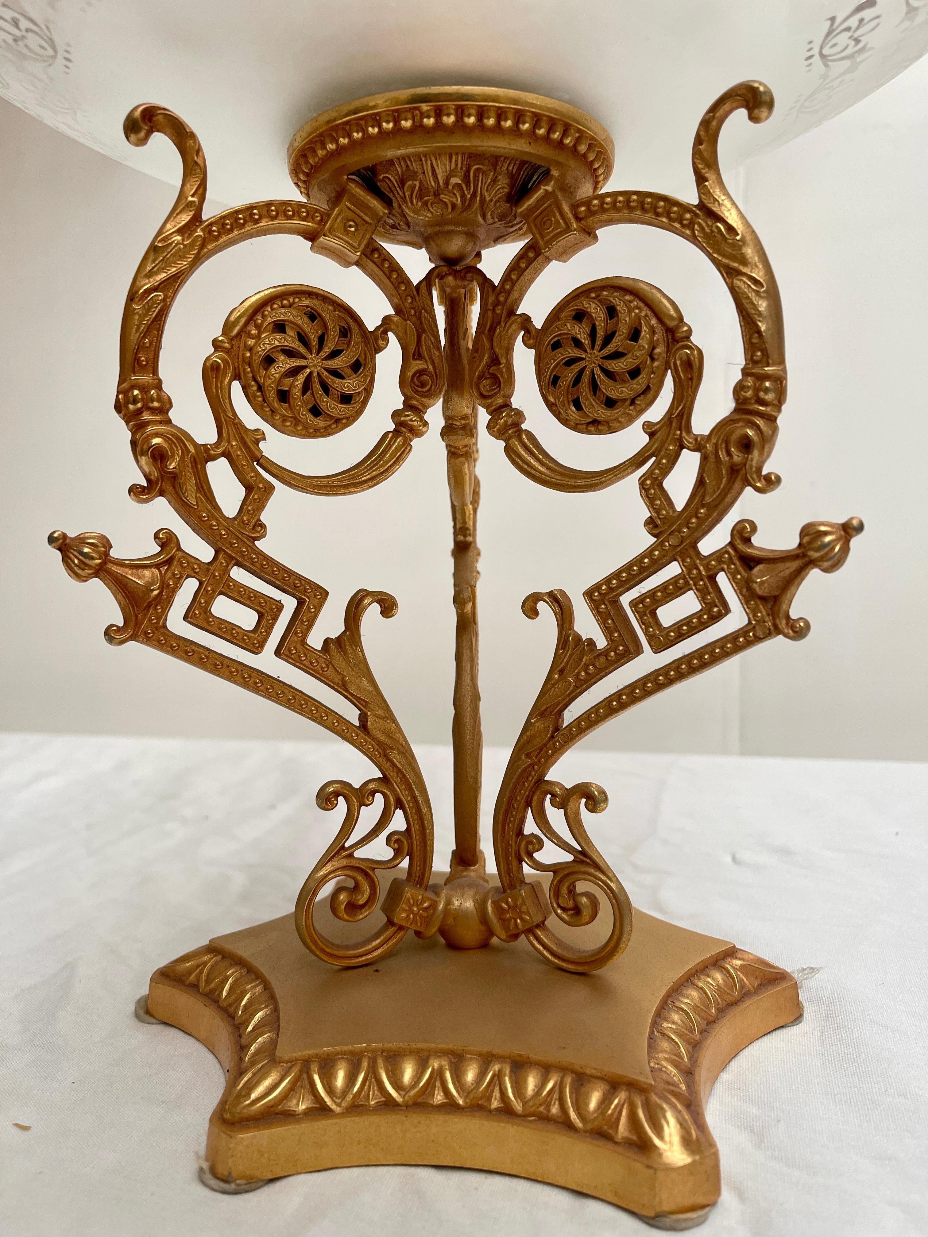 Louis XVI Important centre de table italien de luxe en cristal et bronze doré 20e siècle en vente