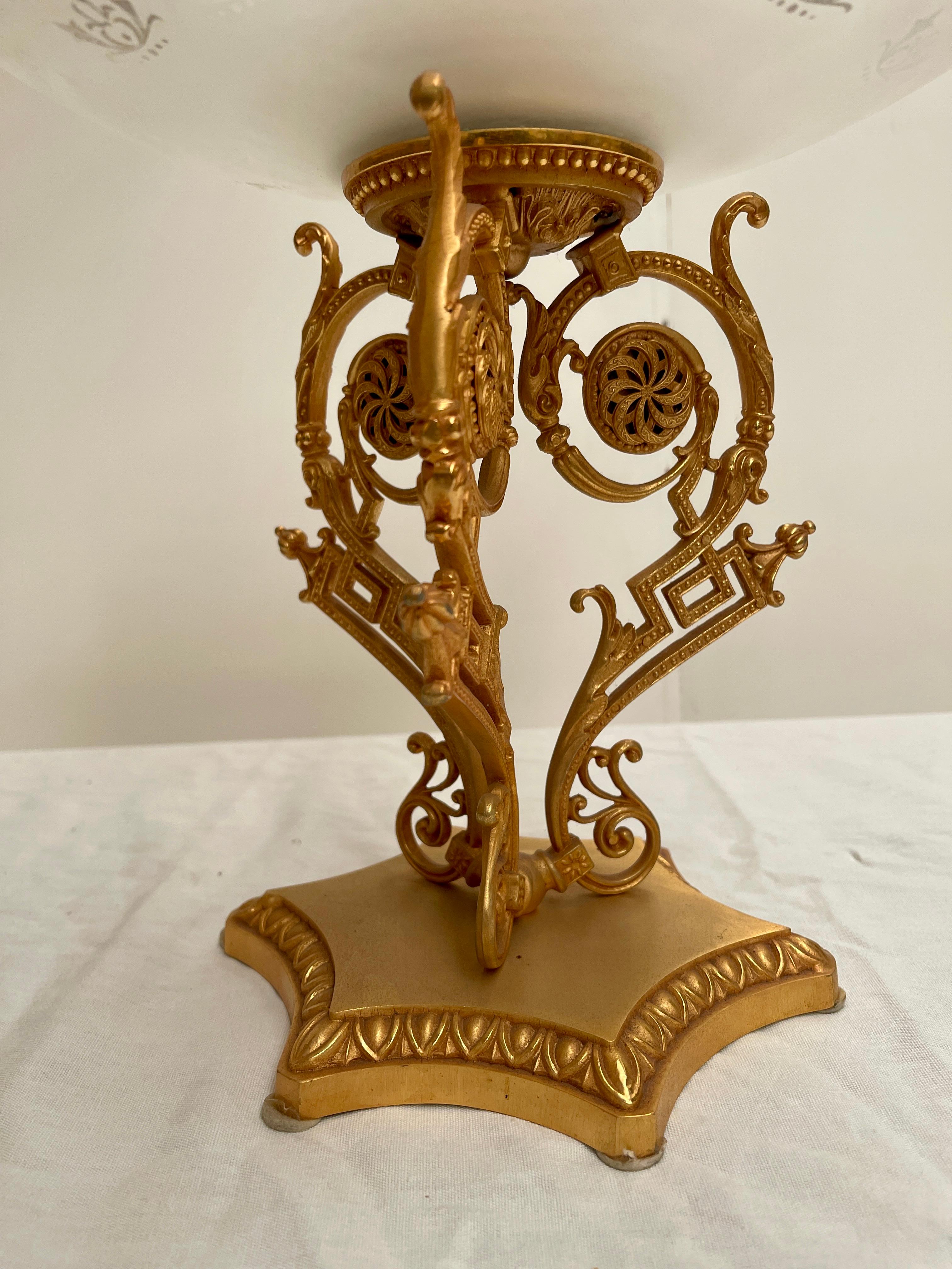 20th Century Important centre de table italien de luxe en cristal et bronze doré 20e siècle en vente