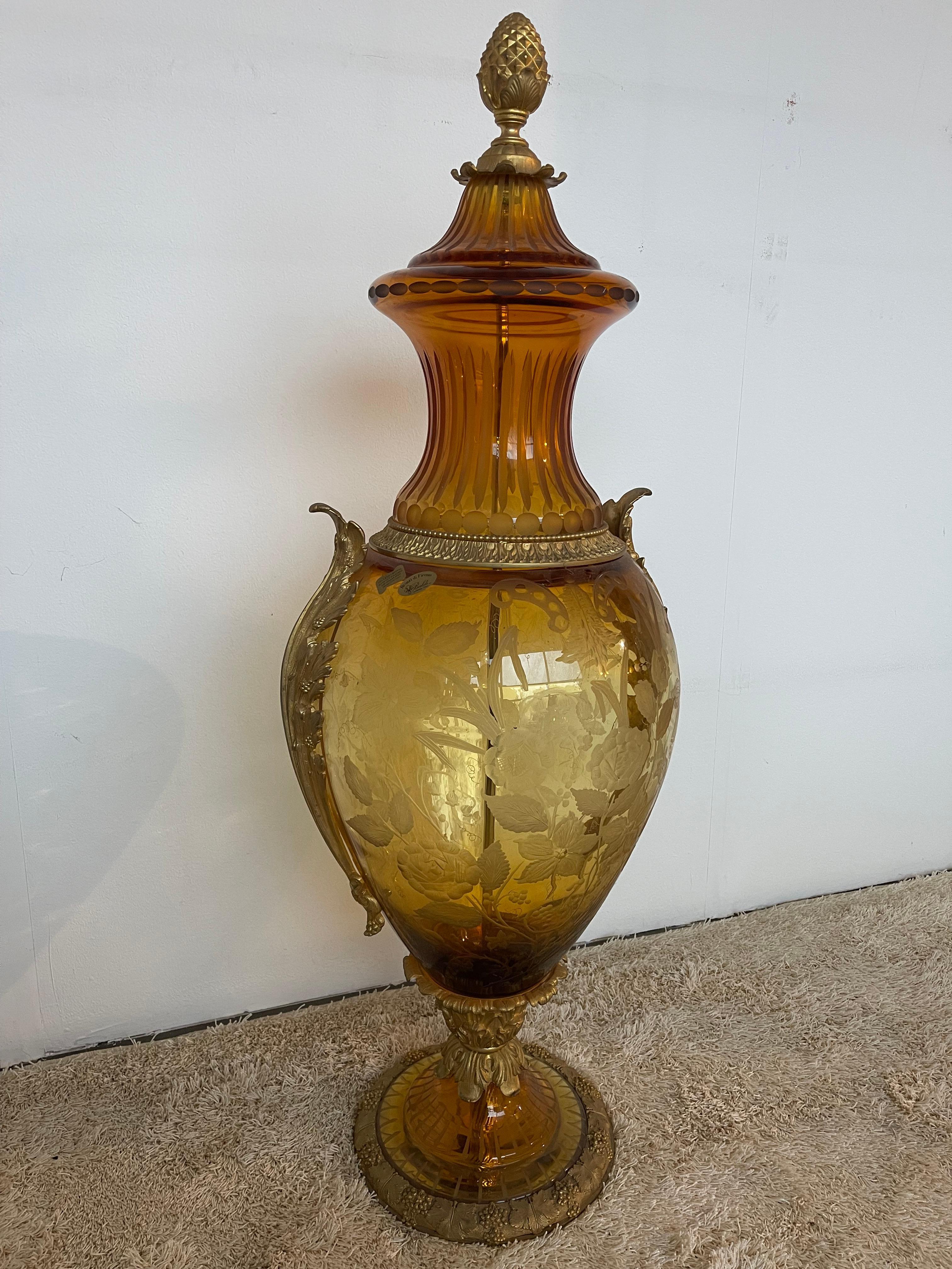 Placcato oro Importante coppia di anfore in bronzo e cristallo di lusso in oro 24klt di DR in vendita