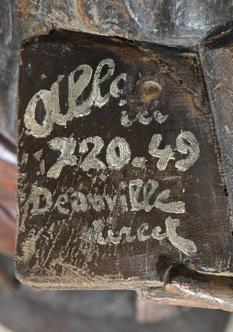 Importante scultura di San Giacomo in legno di quercia policromato - XVIII secolo in vendita 6