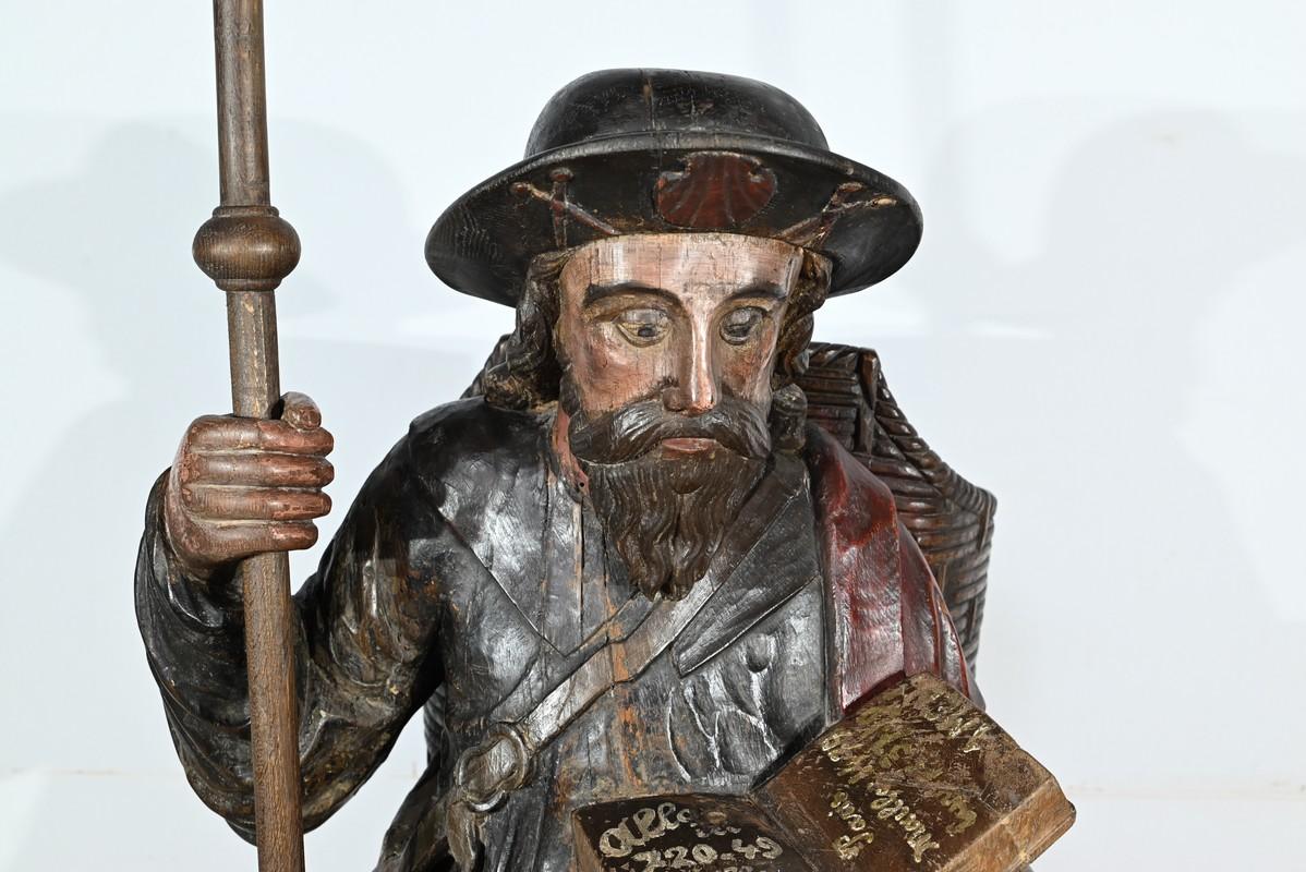 Legno Importante scultura di San Giacomo in legno di quercia policromato - XVIII secolo in vendita