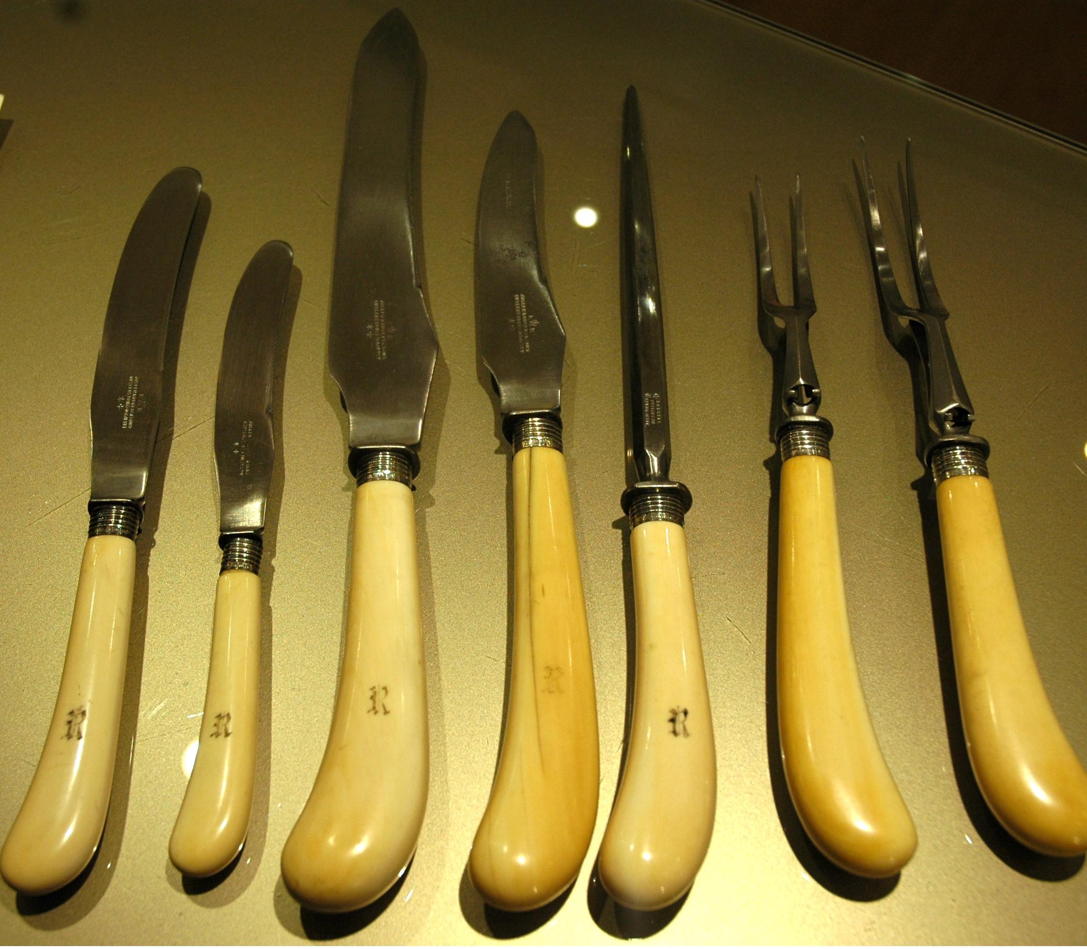 Important antique silver cutlery service with storage cabinet For Sale 5