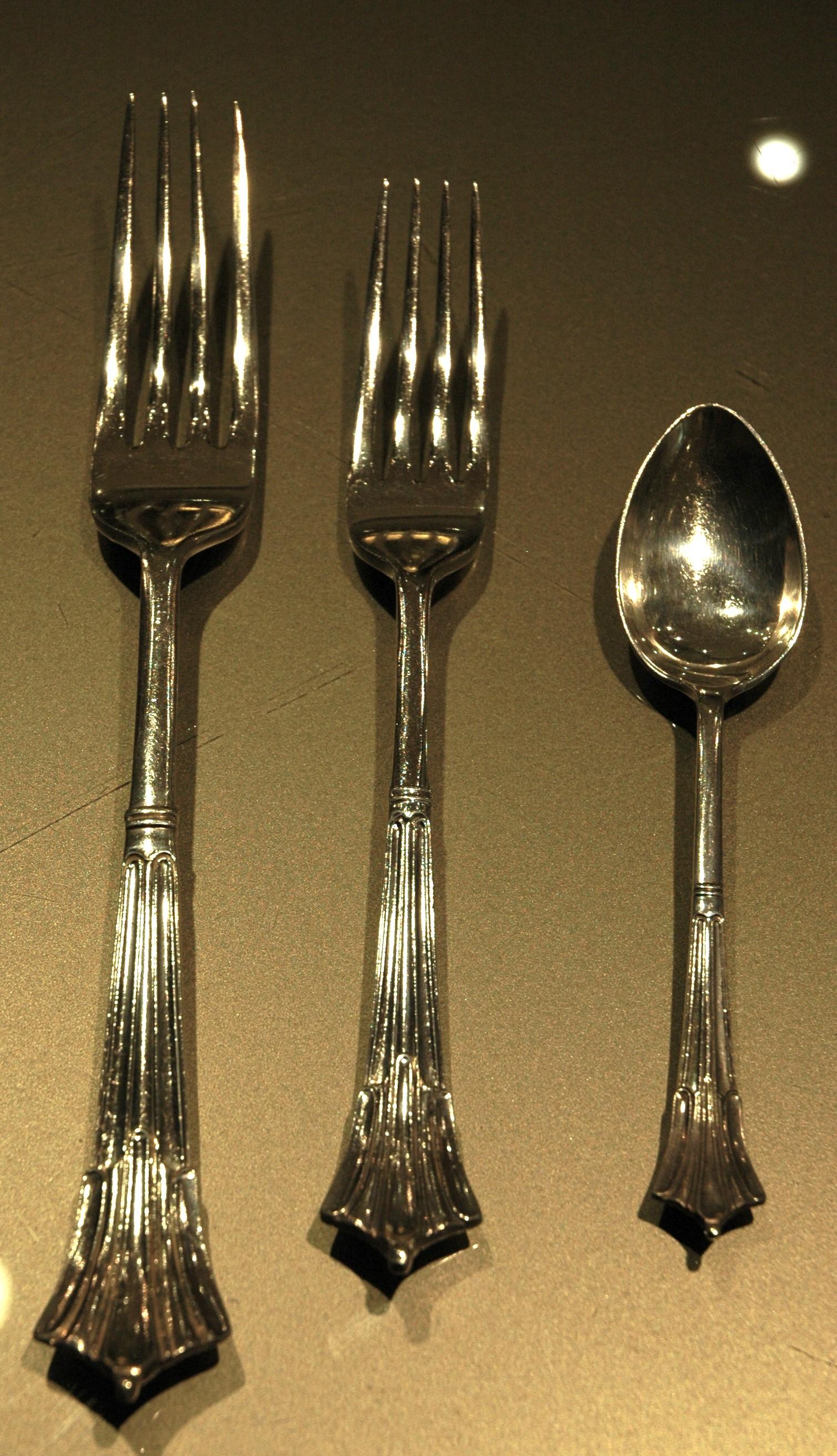 Important antique silver cutlery service with storage cabinet For Sale 6