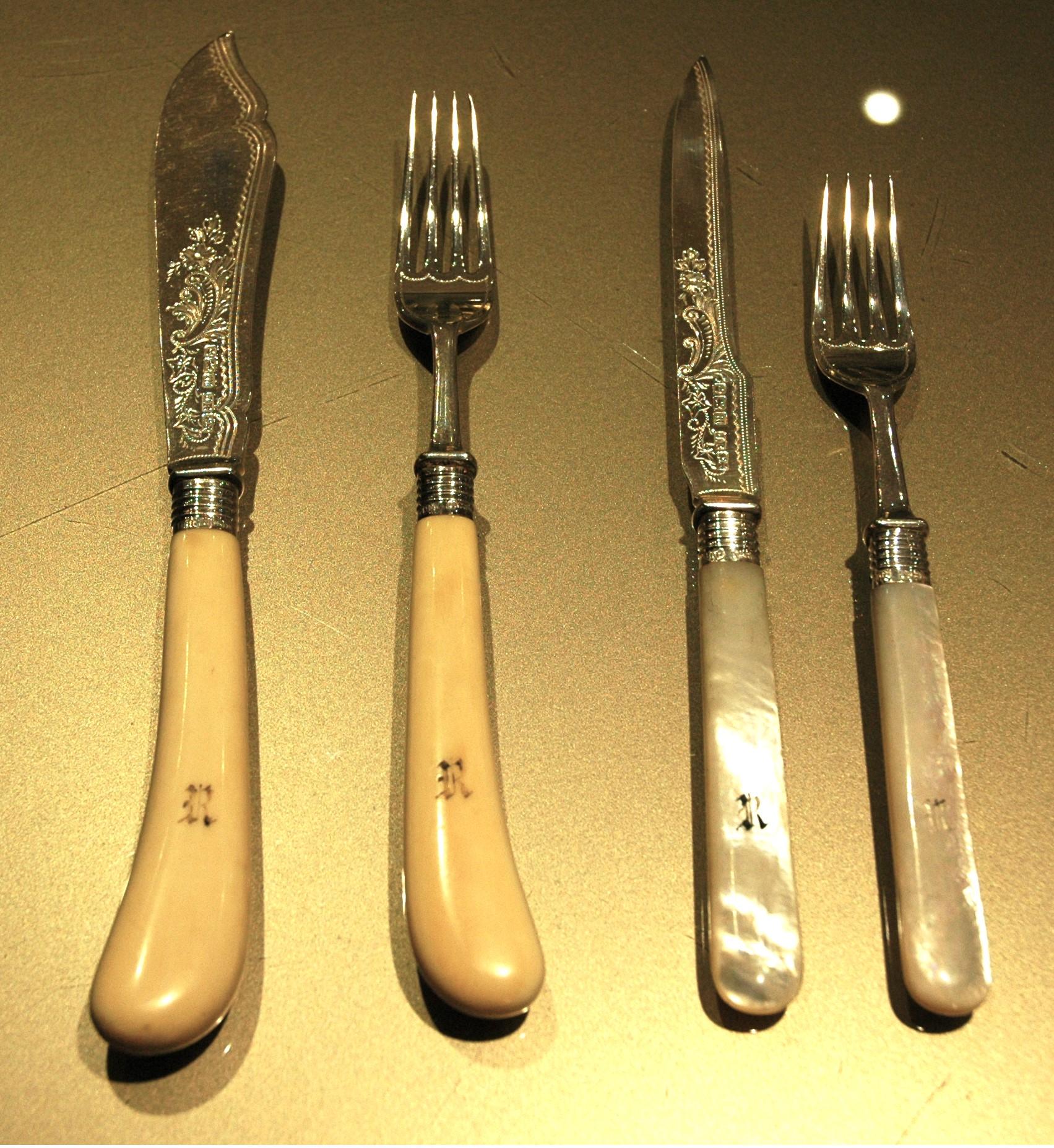 Important antique silver cutlery service with storage cabinet For Sale 7