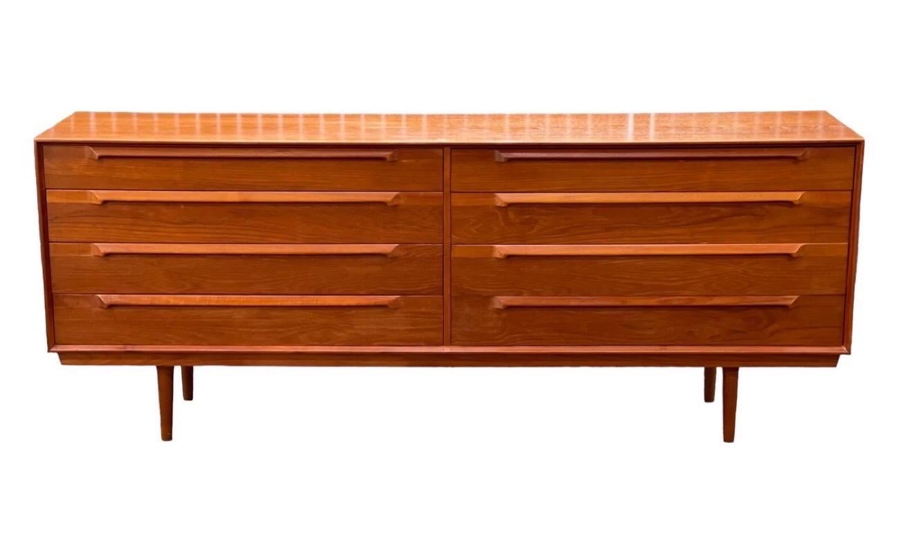 Imported vintage Danish modern solid teak 8 drawer dresser dovetail drawers 

Dimensions. 85 W ; 19 1/2 D ; 34 H.