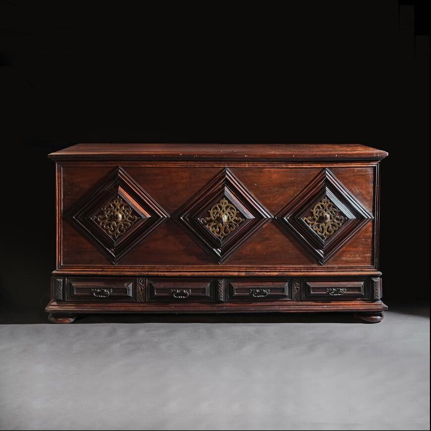 Imposing 17th Century Portuguese Colonial Mahogany and Brass Chest For Sale 4