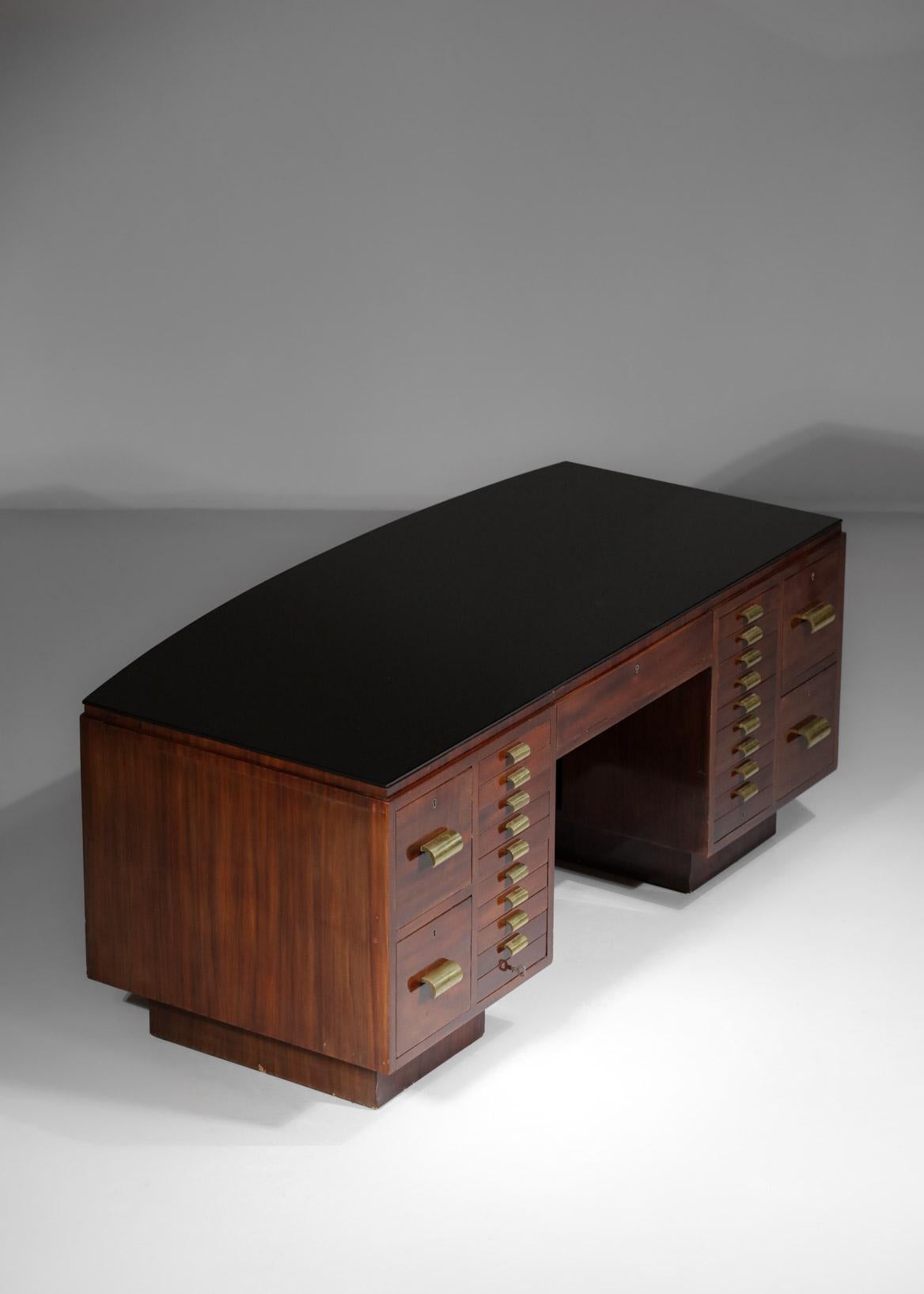 Imposing 1940's French Modernist Desk in Mahogany in Style of Dupré Lafon, E498 In Good Condition For Sale In Lyon, FR