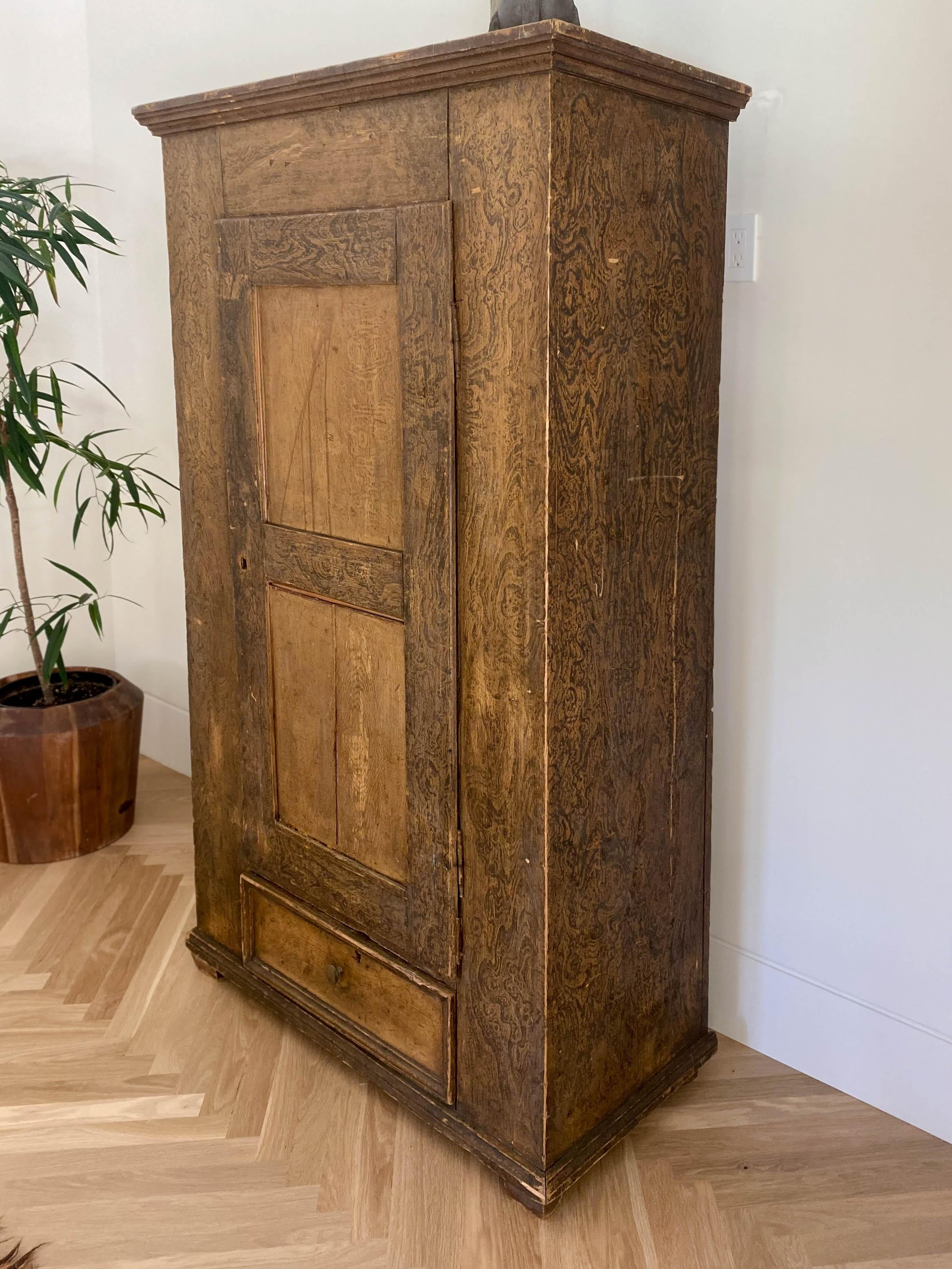 Imposing 19th Century Armoire Cabinet in Oak In Excellent Condition For Sale In West Hollywood, CA
