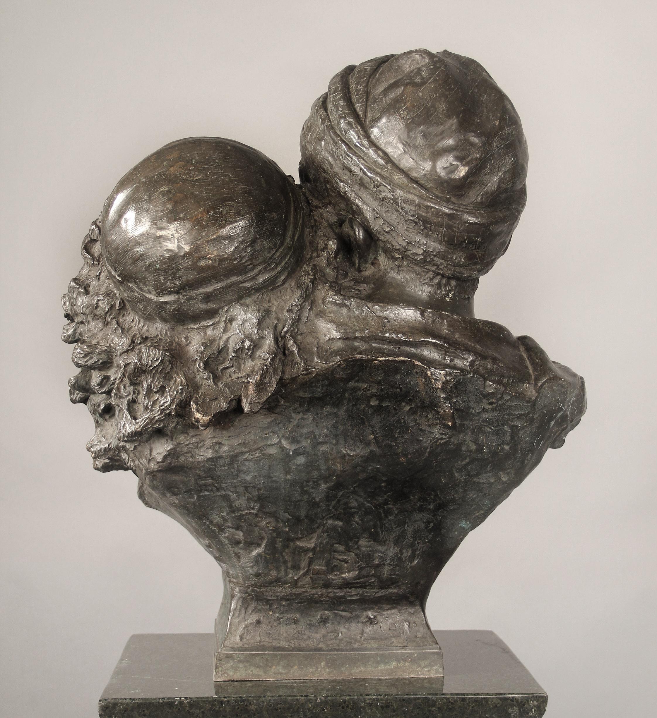 Patiné Bronze imposant du 19ème siècle représentant un couple s'embrassant par Charles Cordier en vente