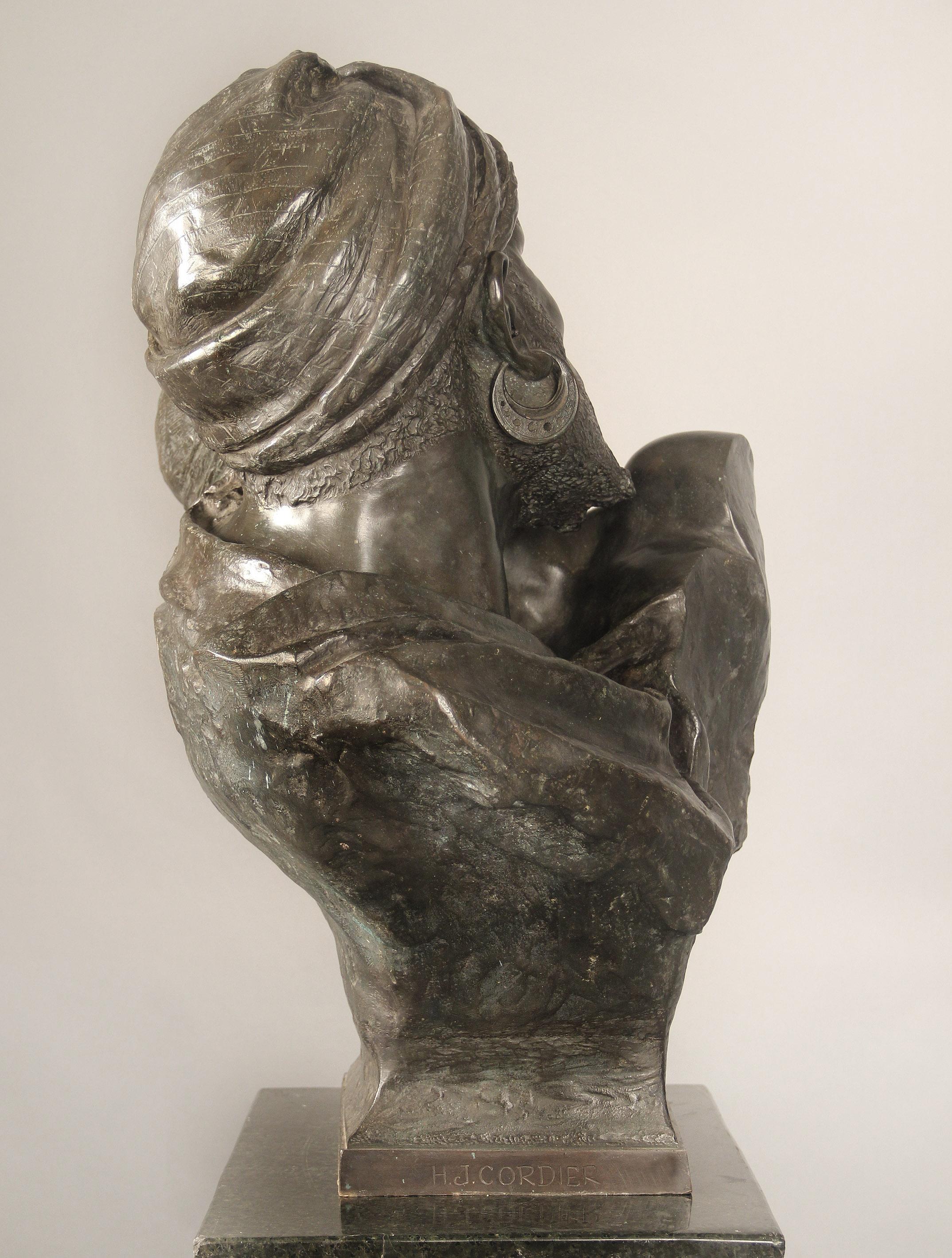 Bronze imposant du 19ème siècle représentant un couple s'embrassant par Charles Cordier Bon état - En vente à New York, NY